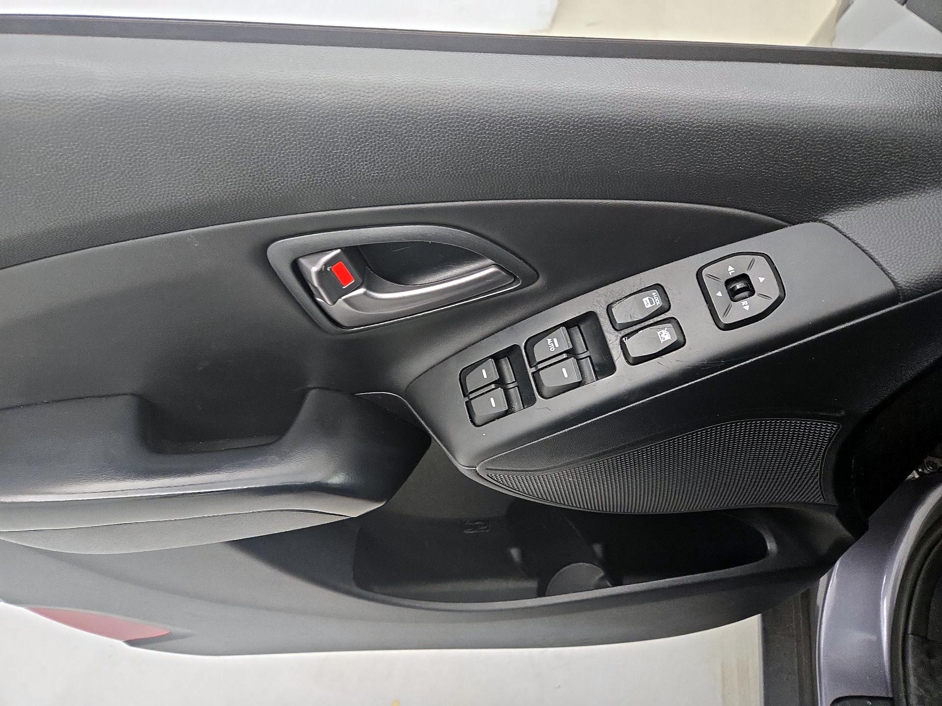 Thumbnail: 2014 Hyundai Tucson - 12