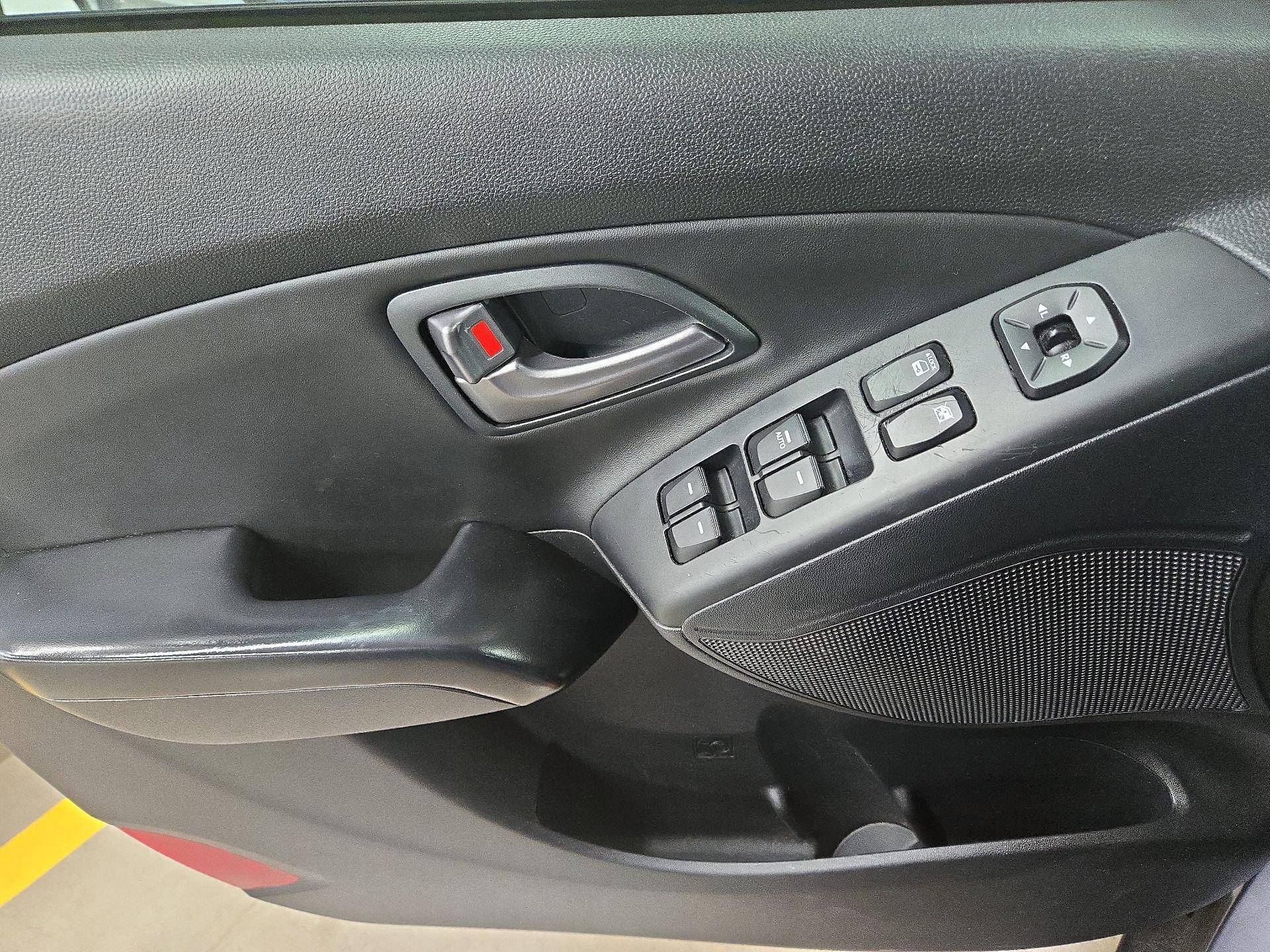 Thumbnail: 2014 Hyundai Tucson - 14