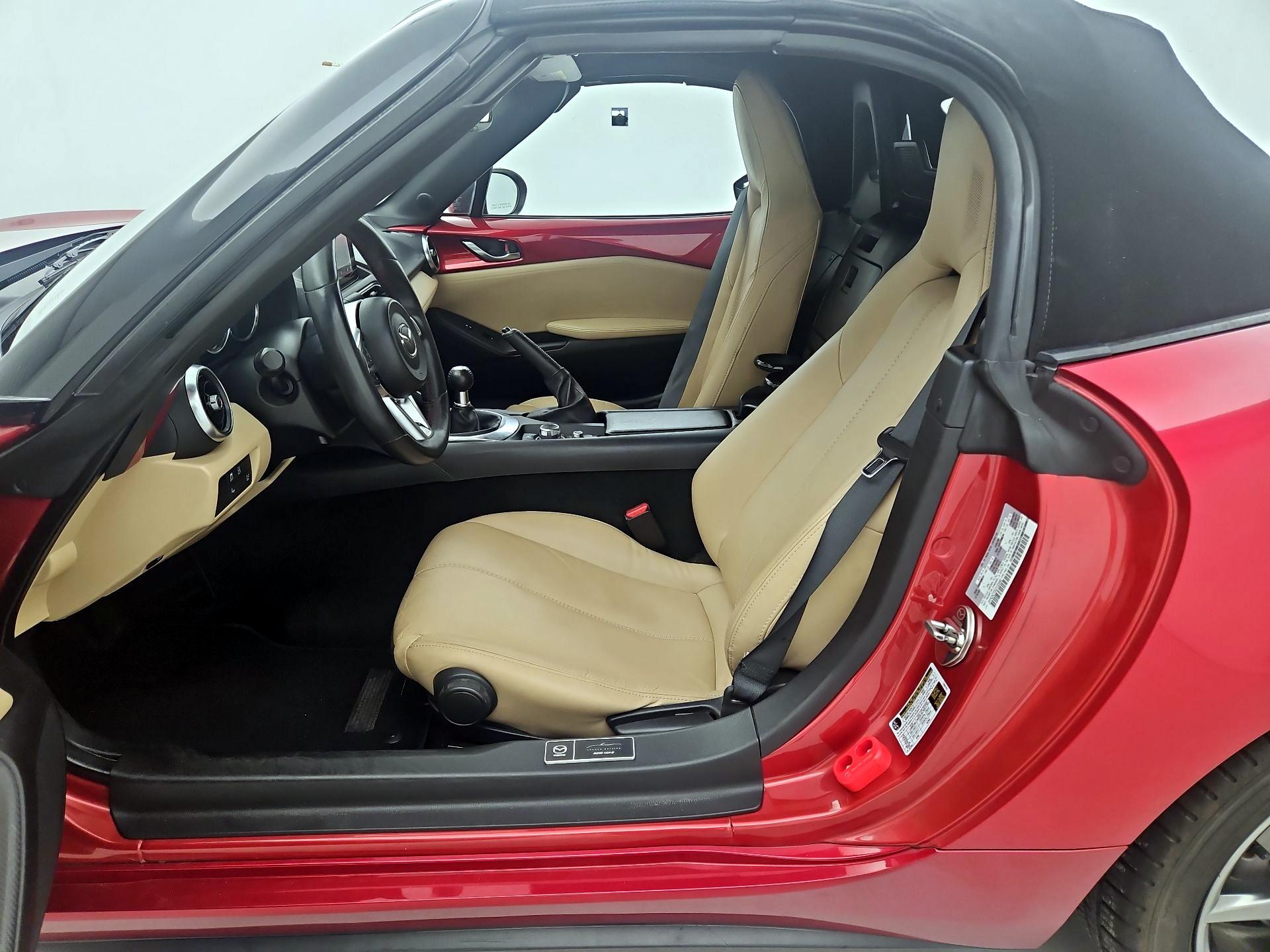 Thumbnail: 2016 Mazda MX-5 Miata - 11