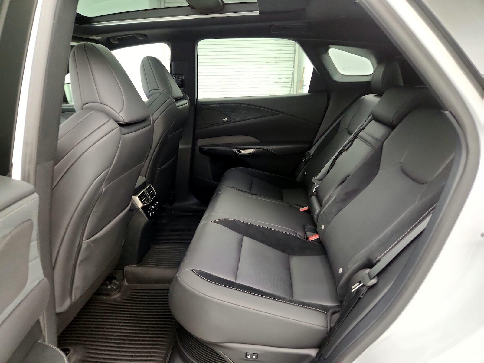 2024 Lexus RX Hybrid 500h - Photo 22