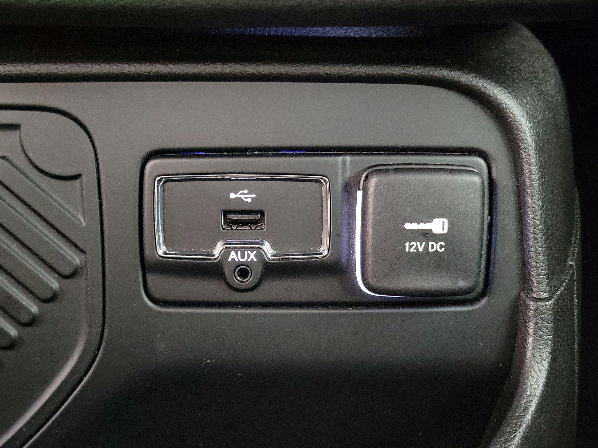 Thumbnail: 2017 Jeep Renegade - 18