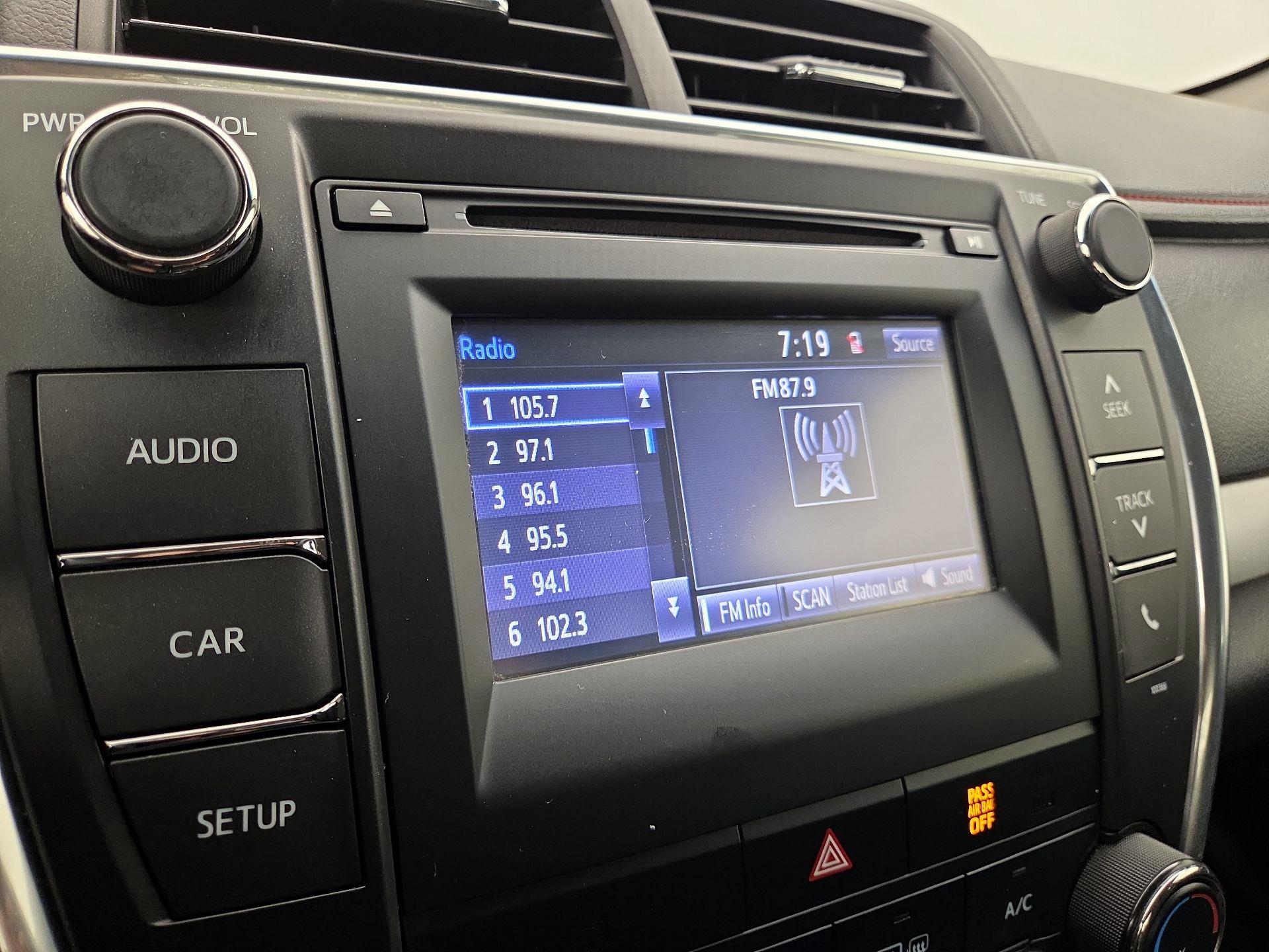 Thumbnail: 2015 Toyota Camry - 15