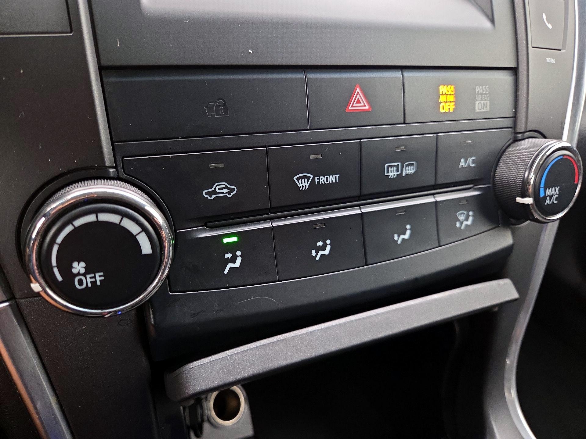 Thumbnail: 2015 Toyota Camry - 16