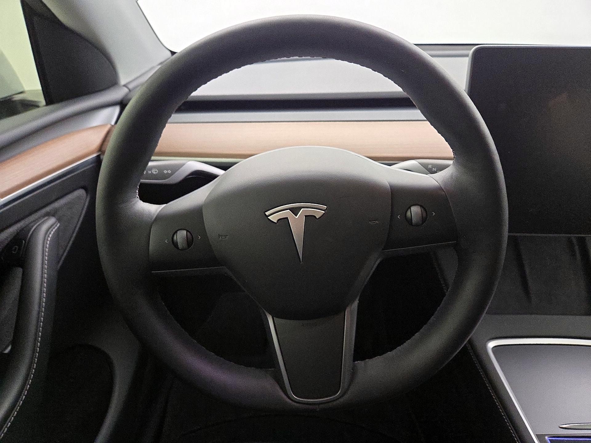 Thumbnail: 2023 Tesla Model Y - 10