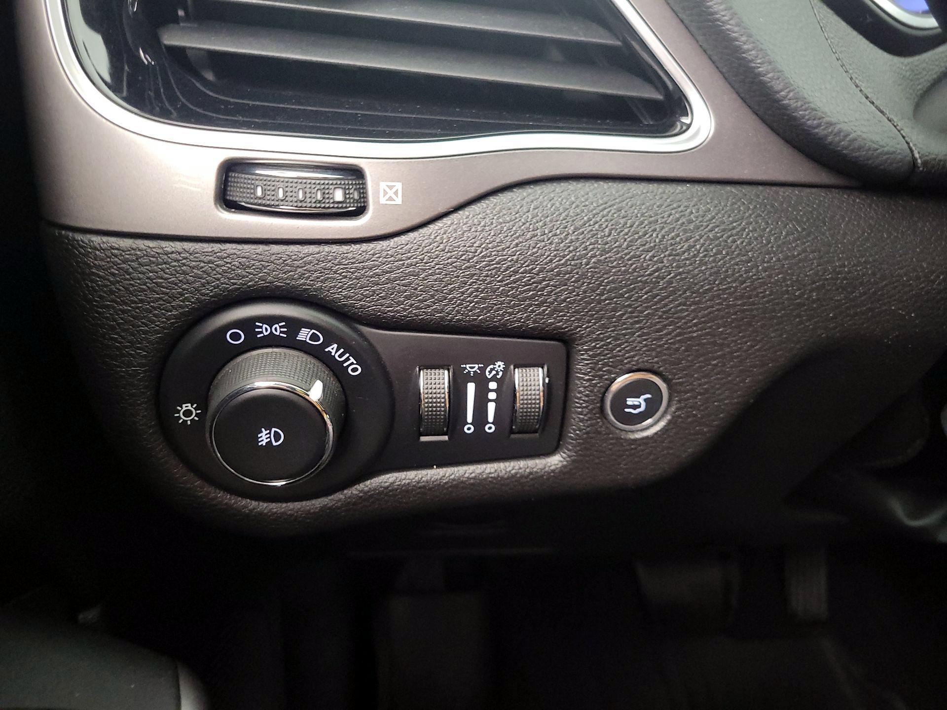 Thumbnail: 2021 Jeep Cherokee - 13