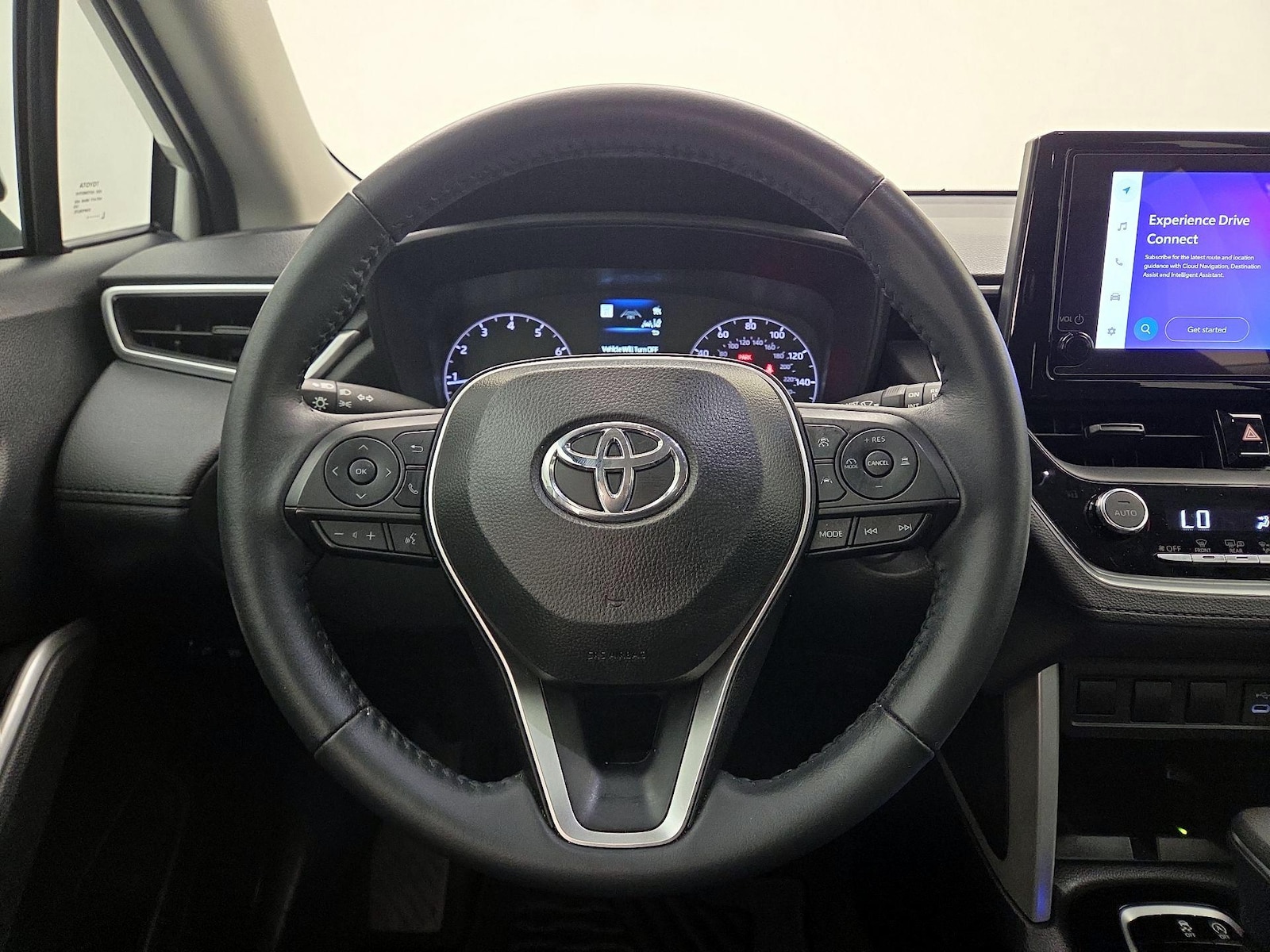 2024 Toyota Corolla Cross LE - Photo 11