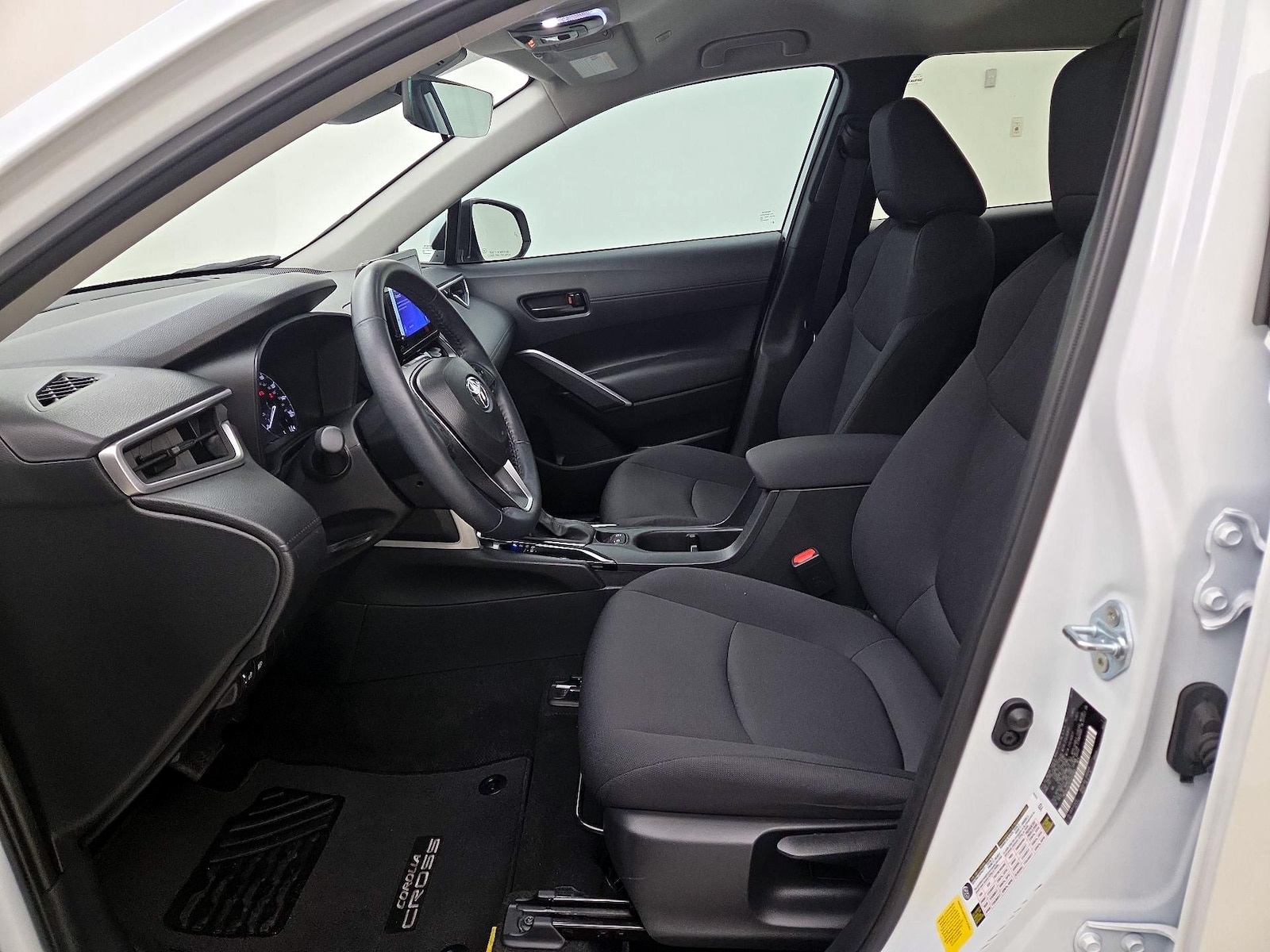 2024 Toyota Corolla Cross LE - Photo 12
