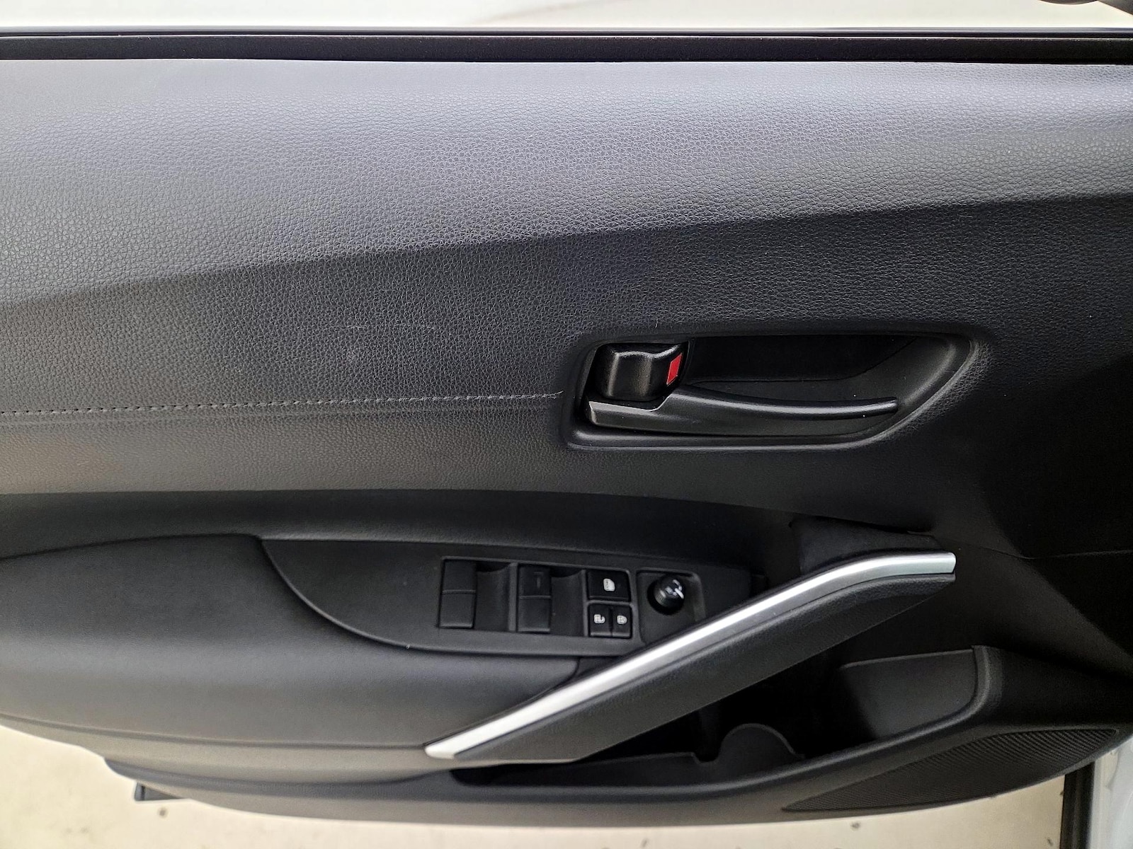 2024 Toyota Corolla Cross LE - Photo 13