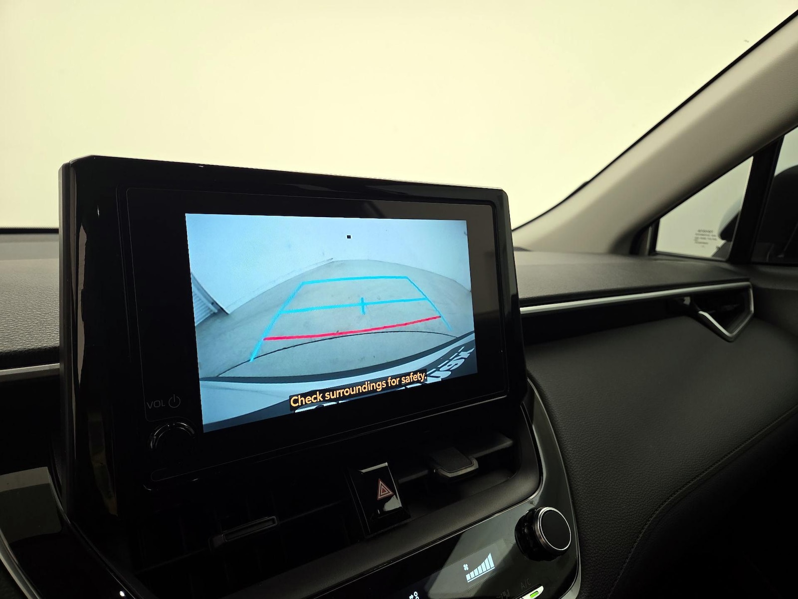 2024 Toyota Corolla Cross LE - Photo 15