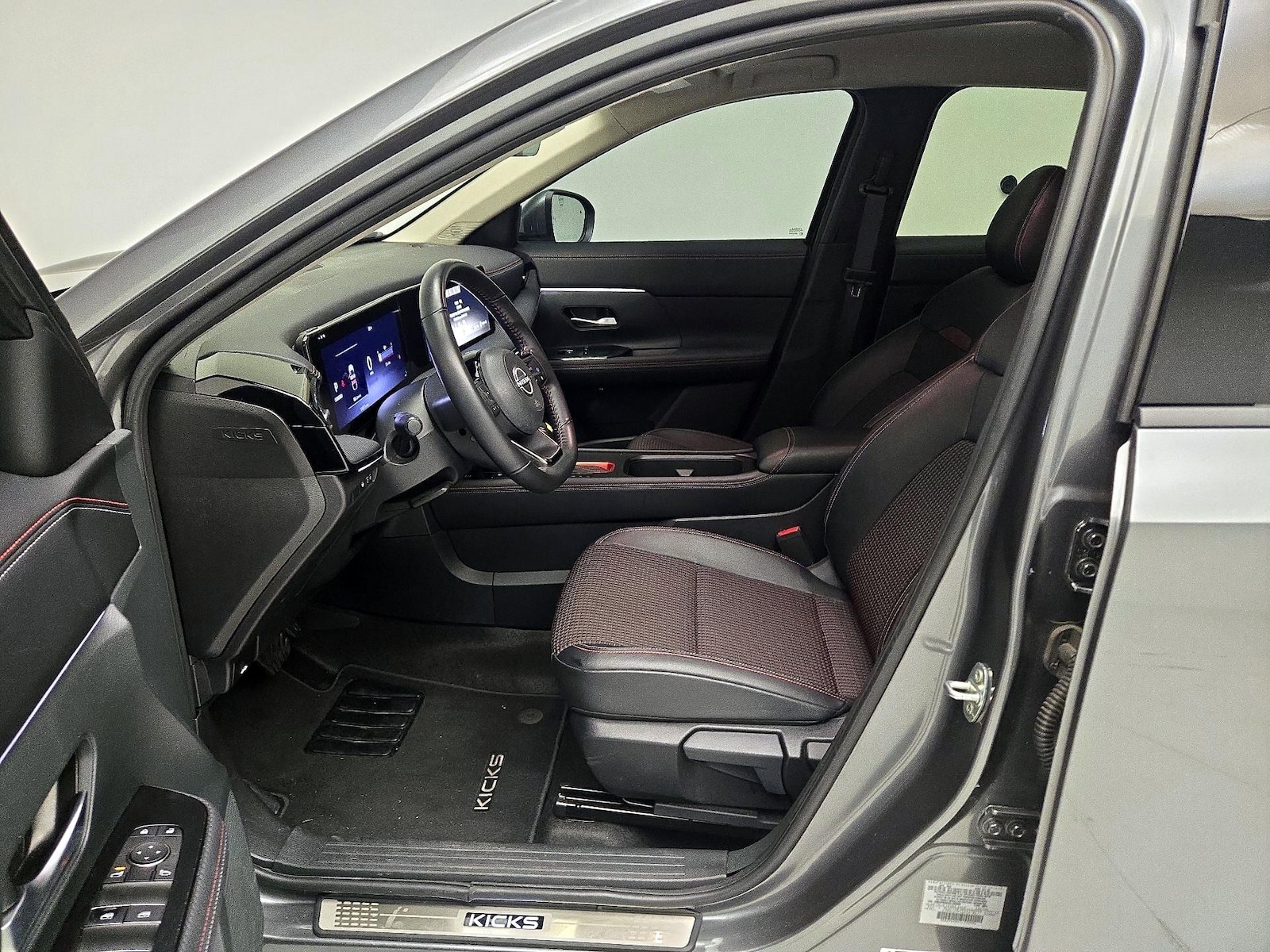 2025 Nissan Kicks SR AWD - Photo 11