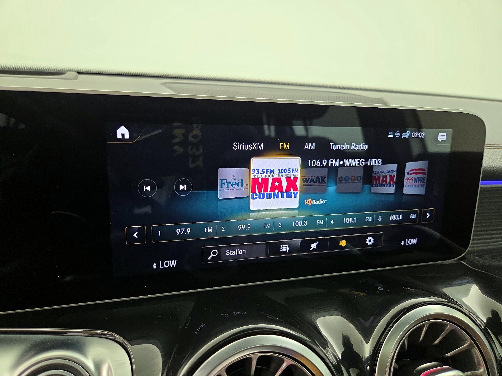Thumbnail: 2021 Mercedes-Benz GLB - 16