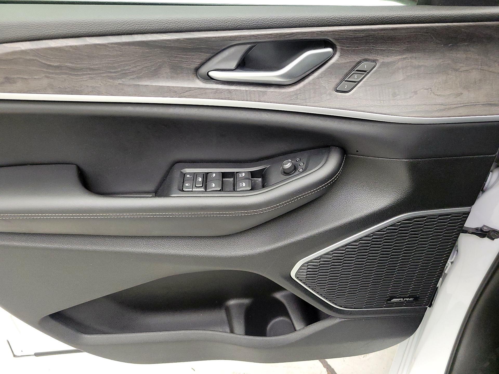Thumbnail: 2023 Jeep Grand Cherokee - 12
