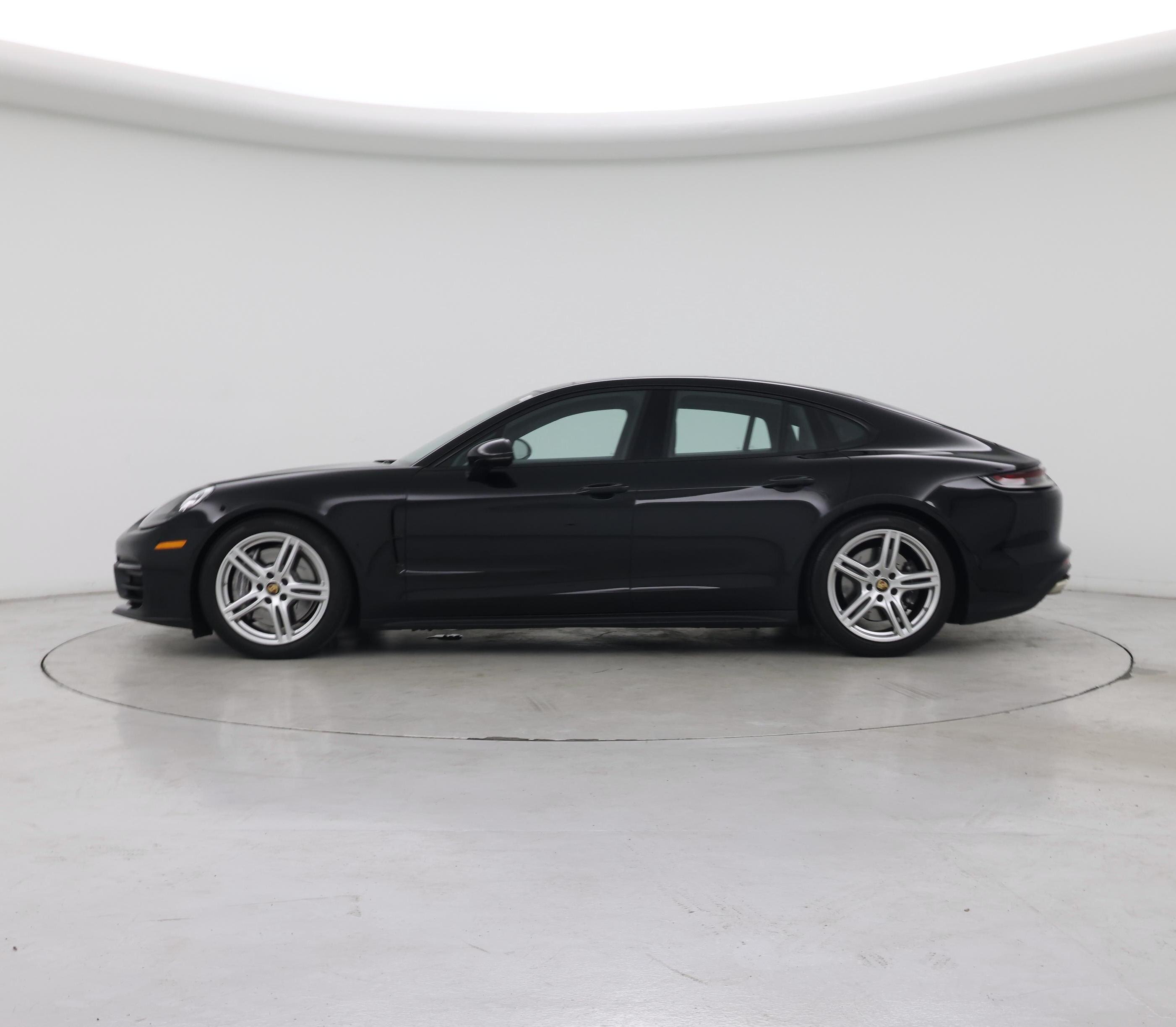 Thumbnail: 2021 Porsche Panamera - 3