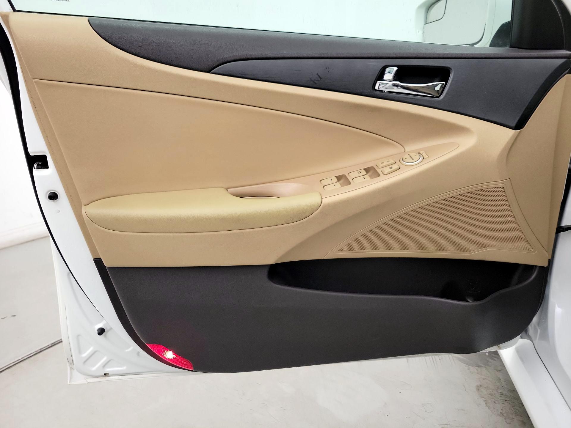 Thumbnail: 2014 Hyundai Sonata - 12