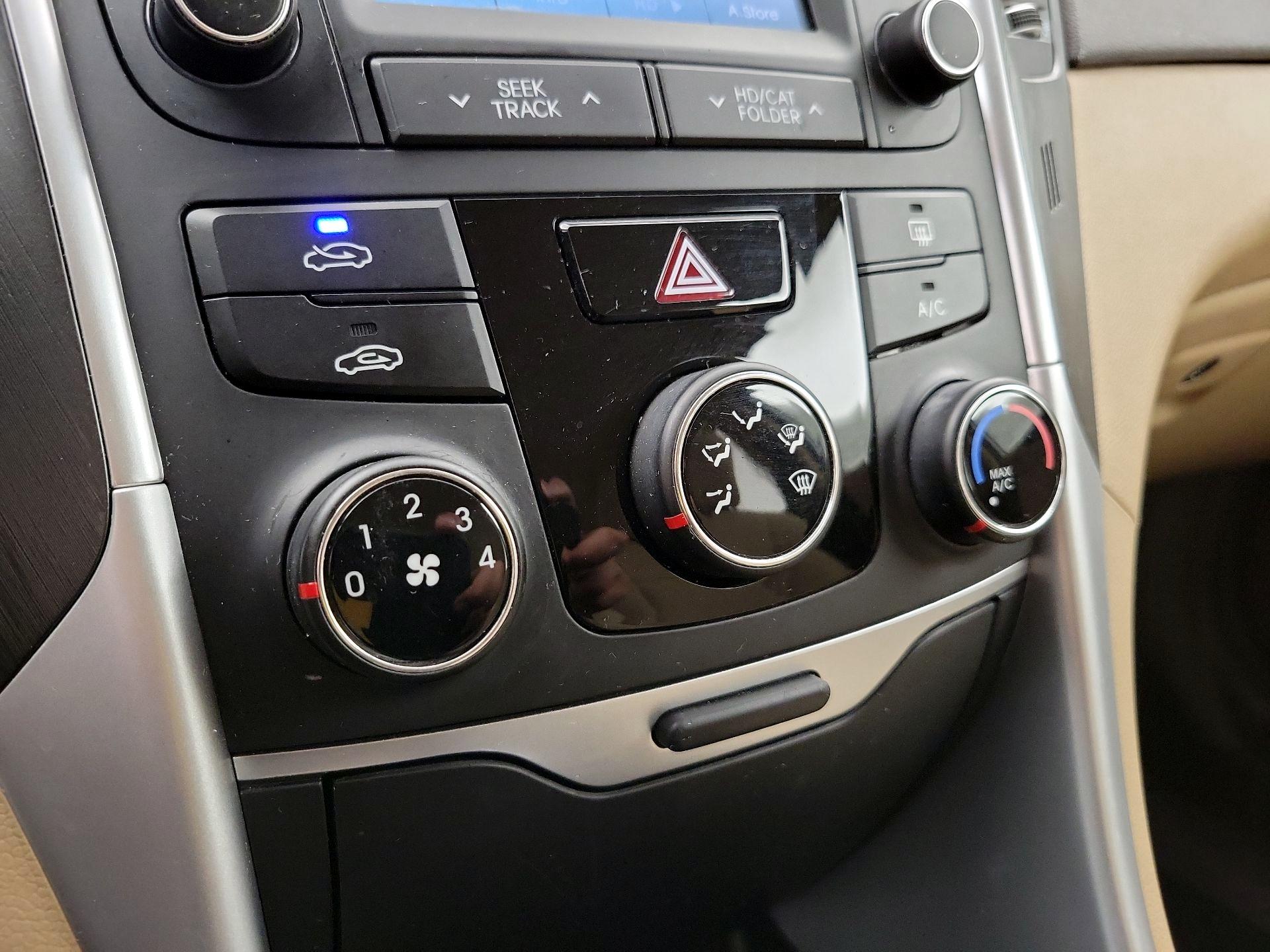 Thumbnail: 2014 Hyundai Sonata - 16