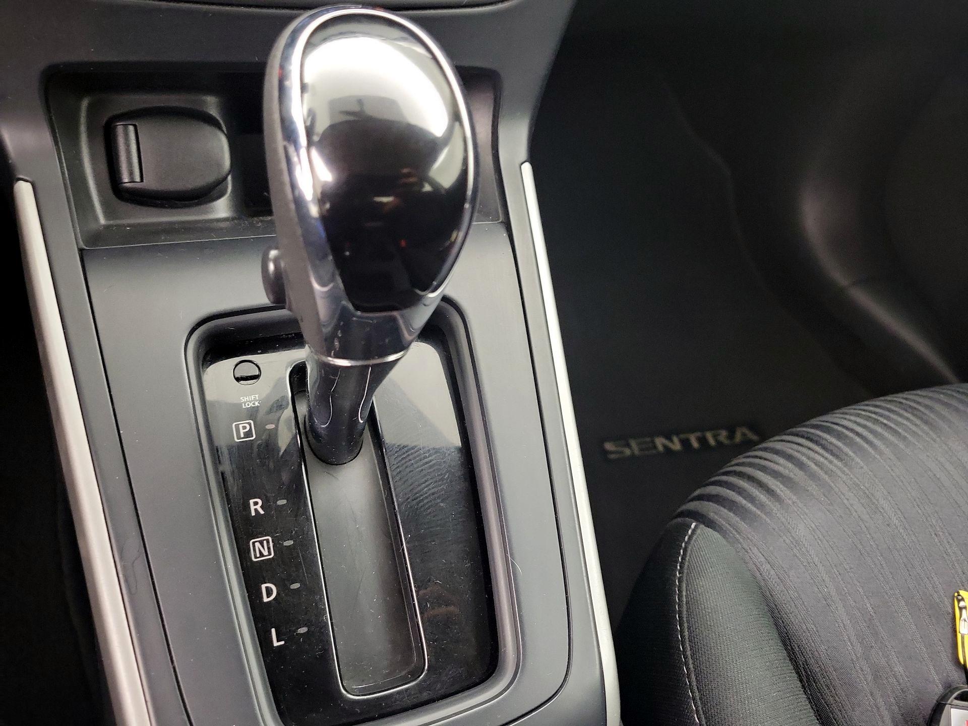 Thumbnail: 2019 Nissan Sentra - 17
