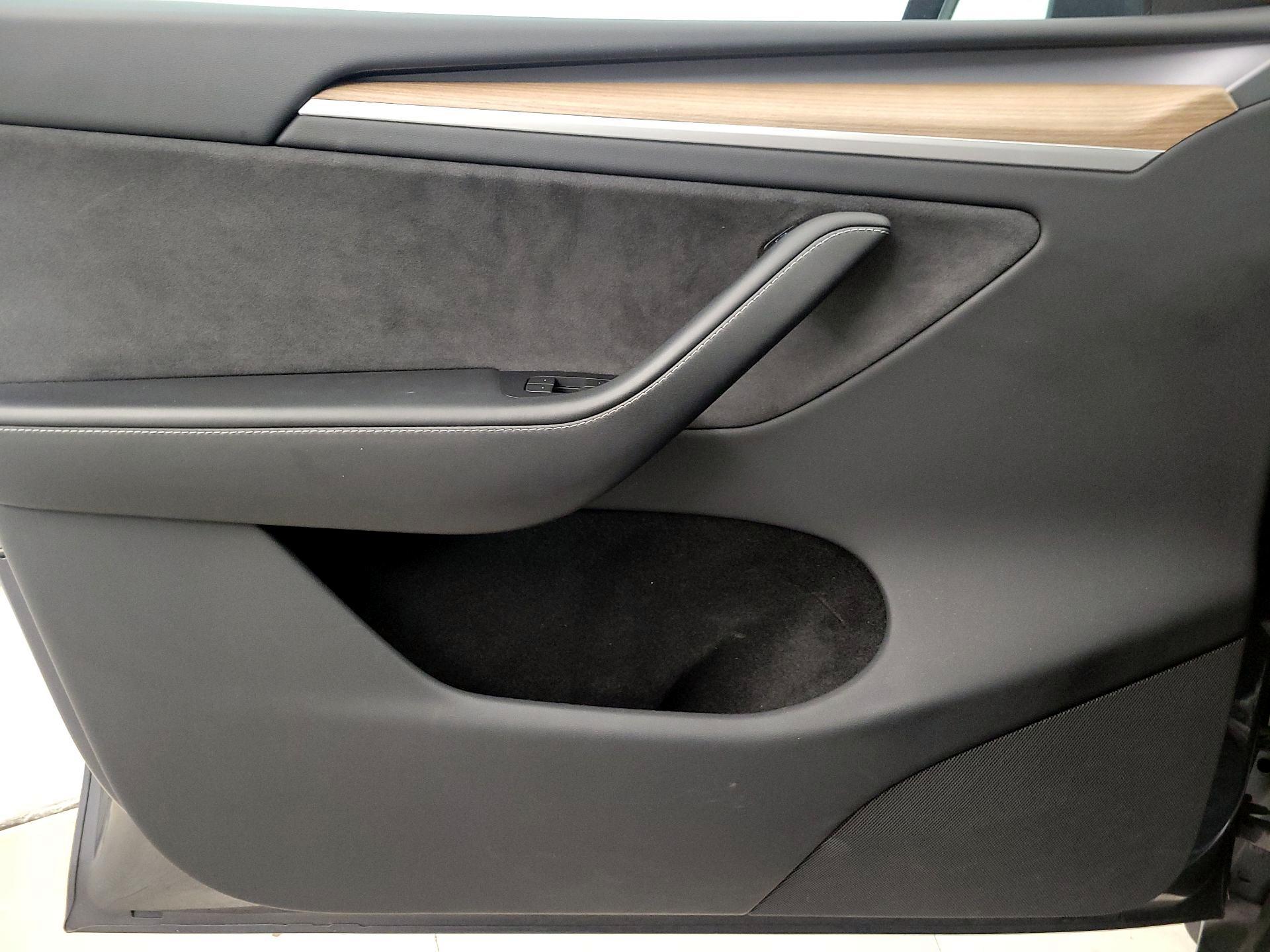 Thumbnail: 2023 Tesla Model Y - 12