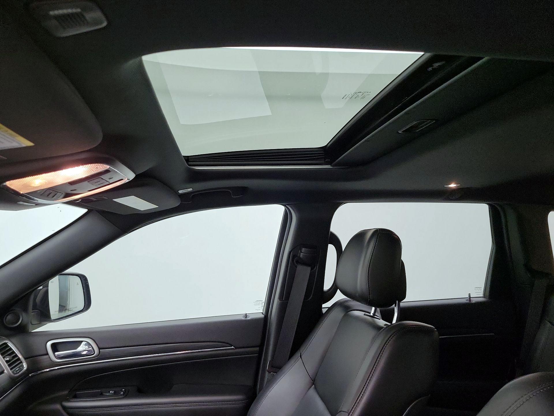 Thumbnail: 2019 Jeep Grand Cherokee - 20