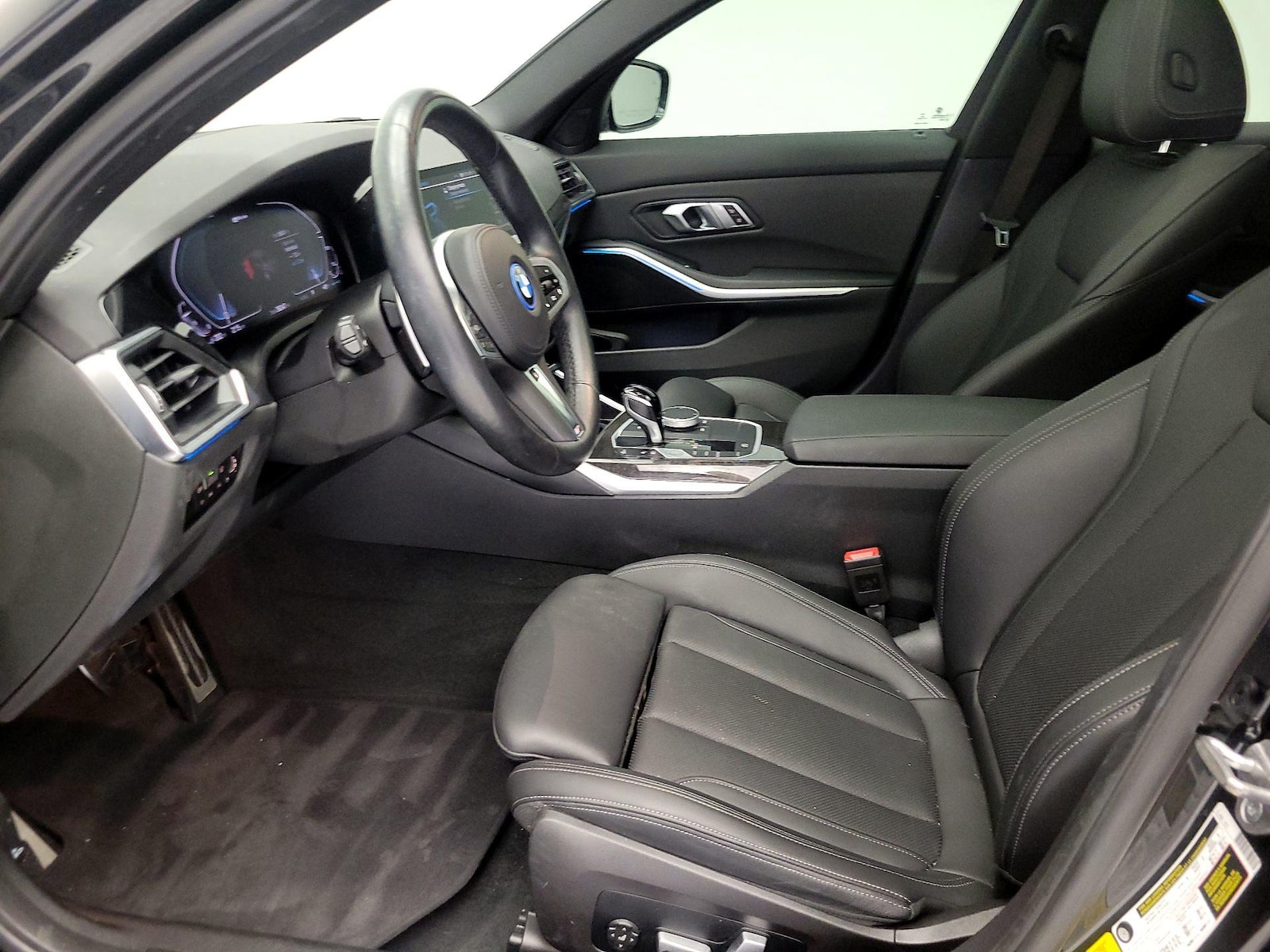2022 BMW 3 Series 330e - Photo 12