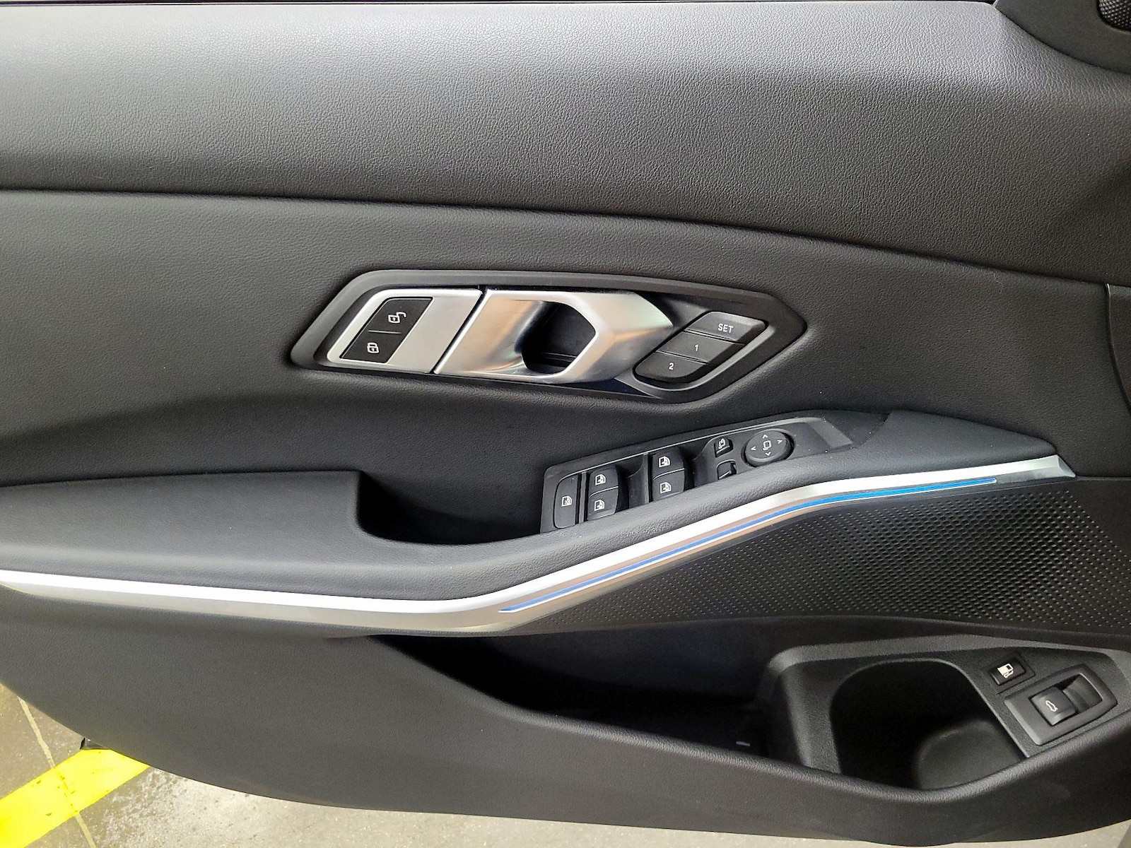 2022 BMW 3 Series 330e - Photo 13