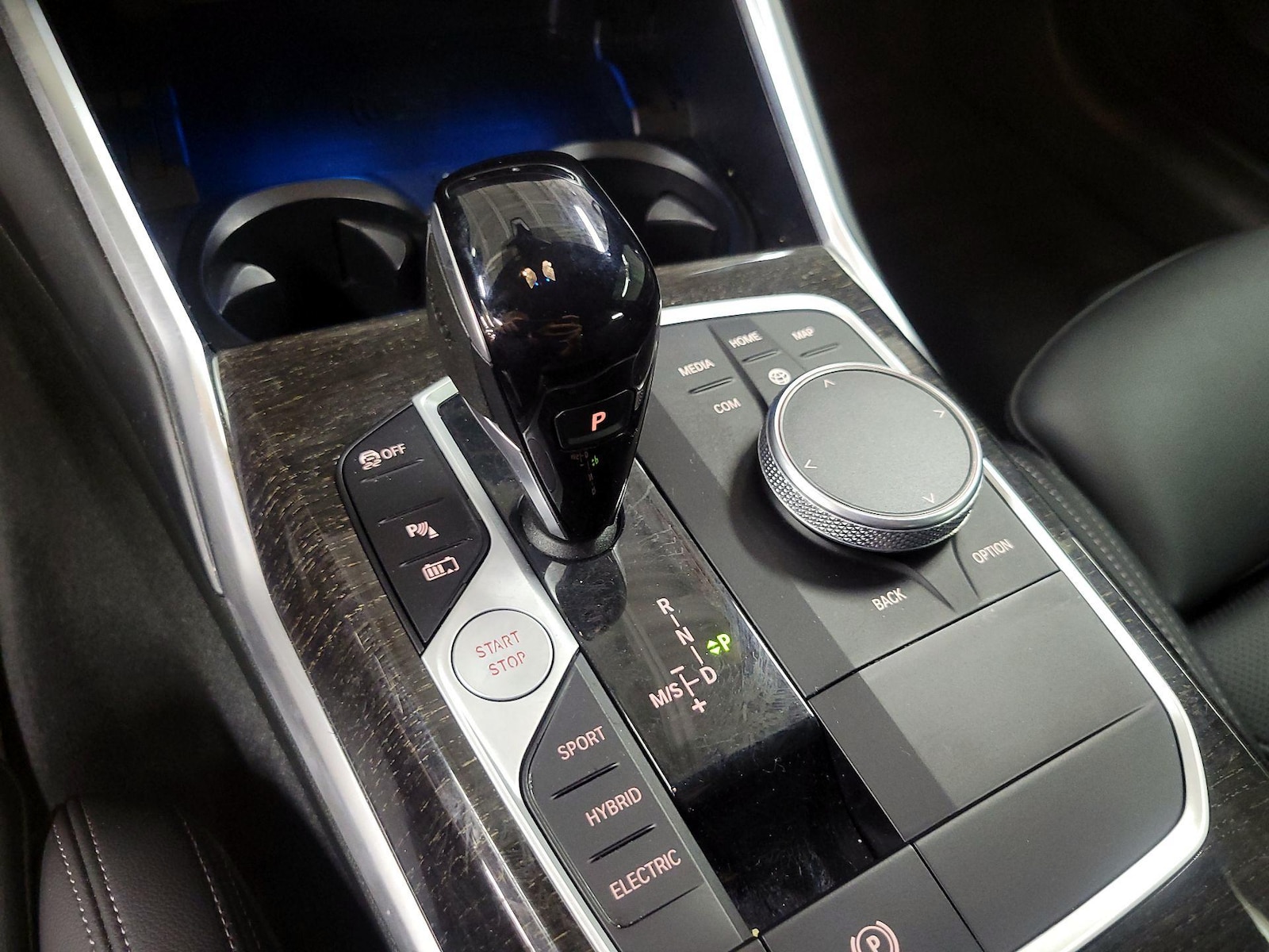 2022 BMW 3 Series 330e - Photo 17