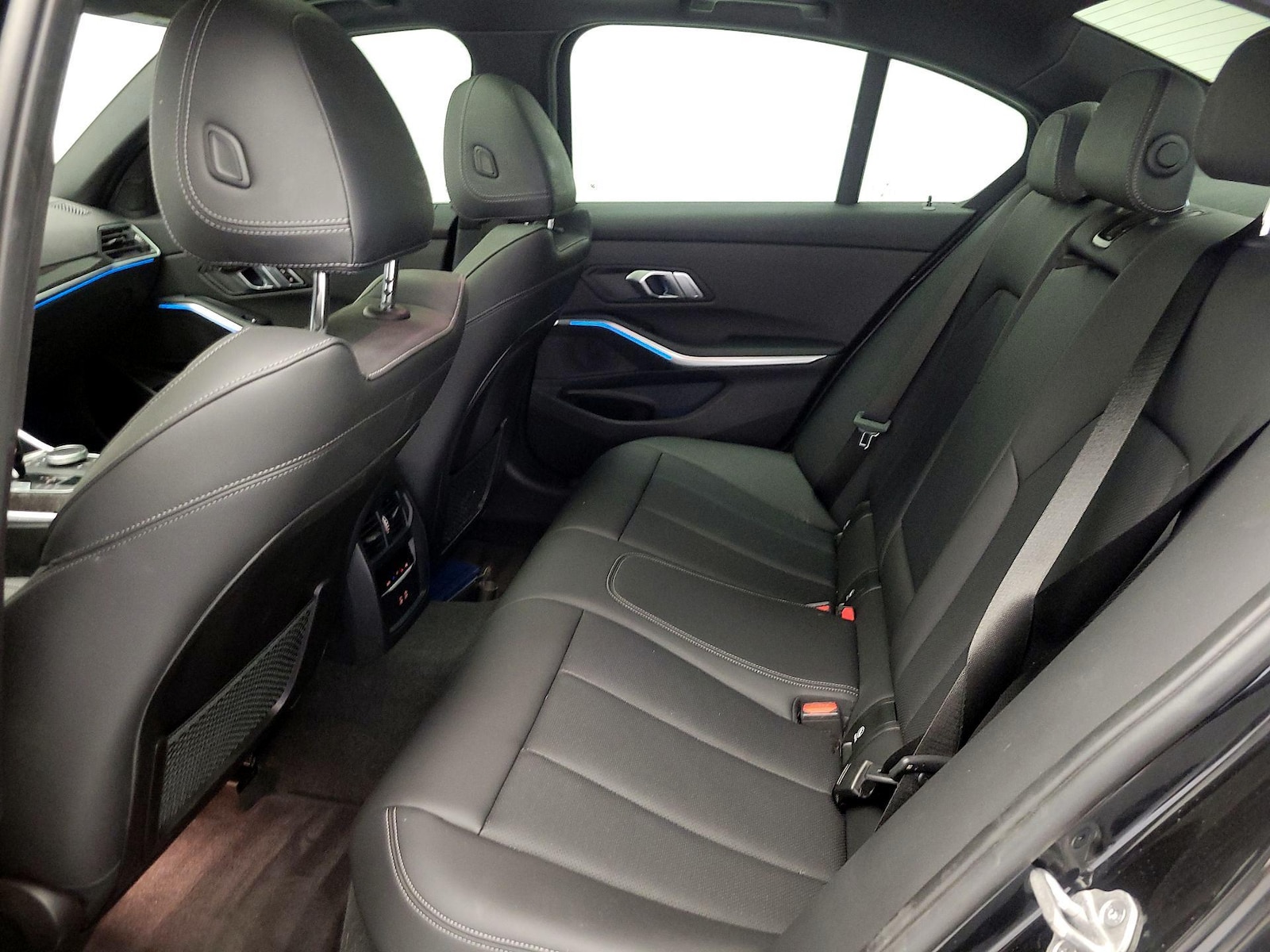 2022 BMW 3 Series 330e - Photo 19