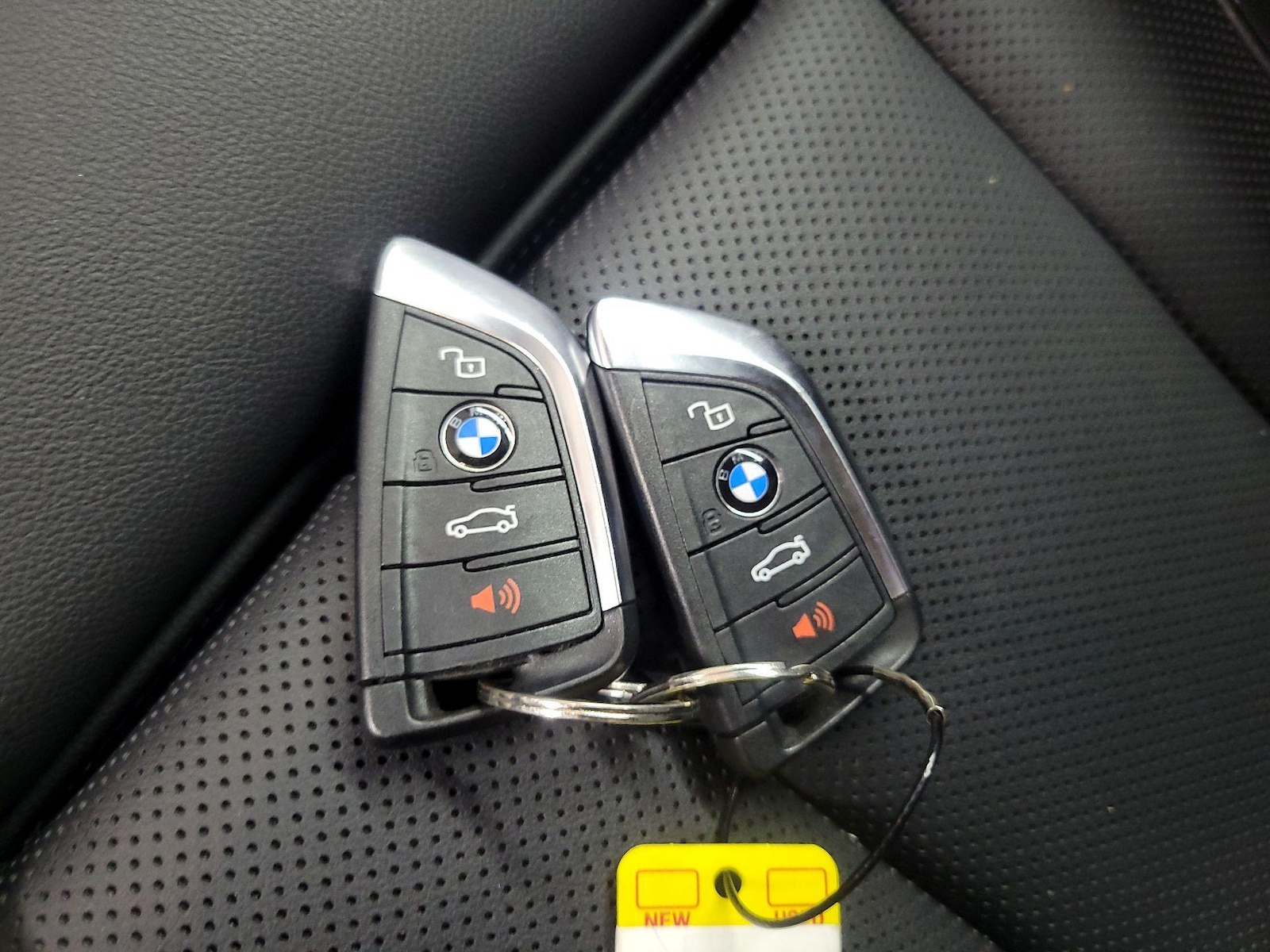 2022 BMW 3 Series 330e - Photo 22