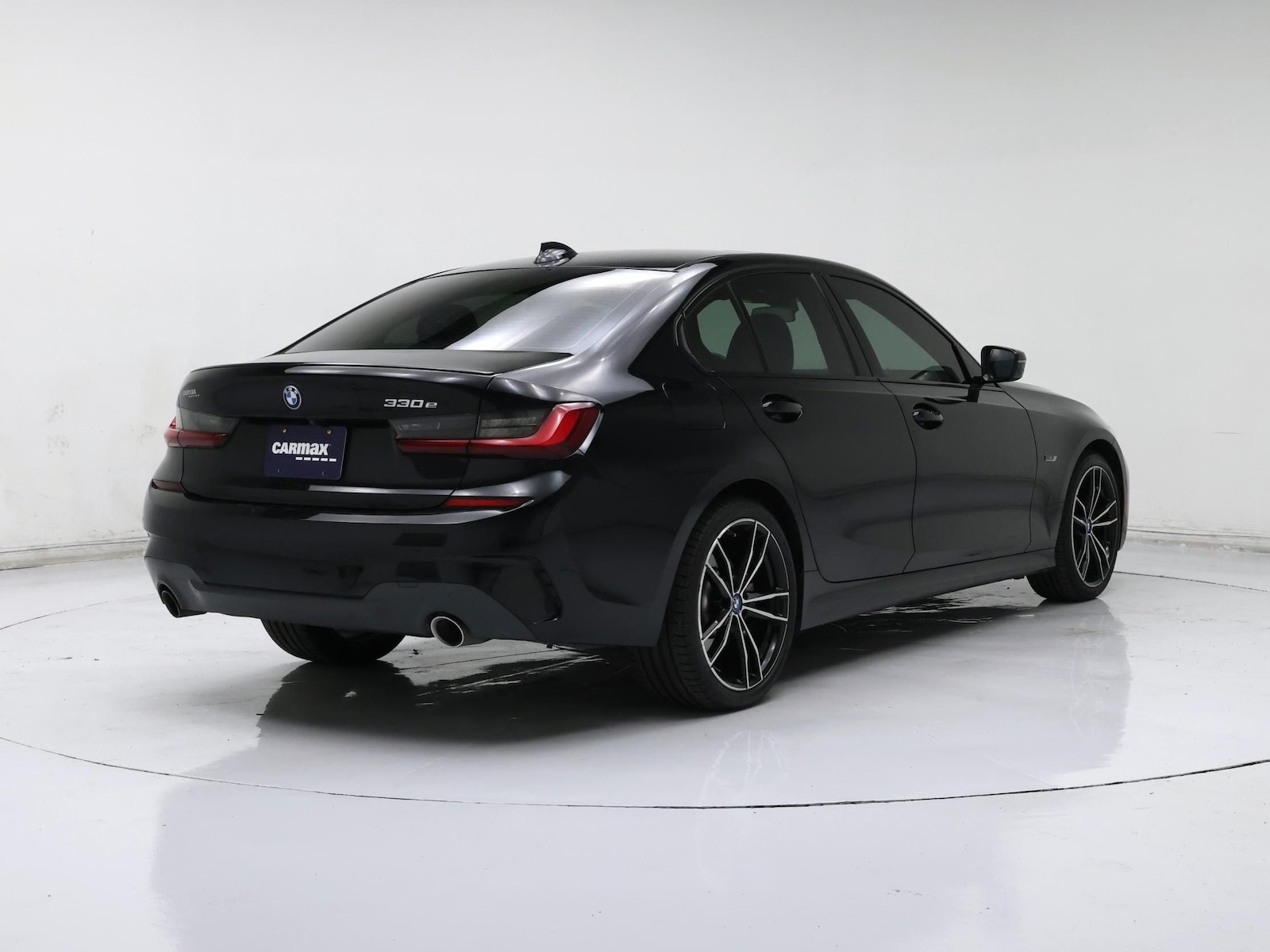 2022 BMW 3 Series 330e - Photo 9