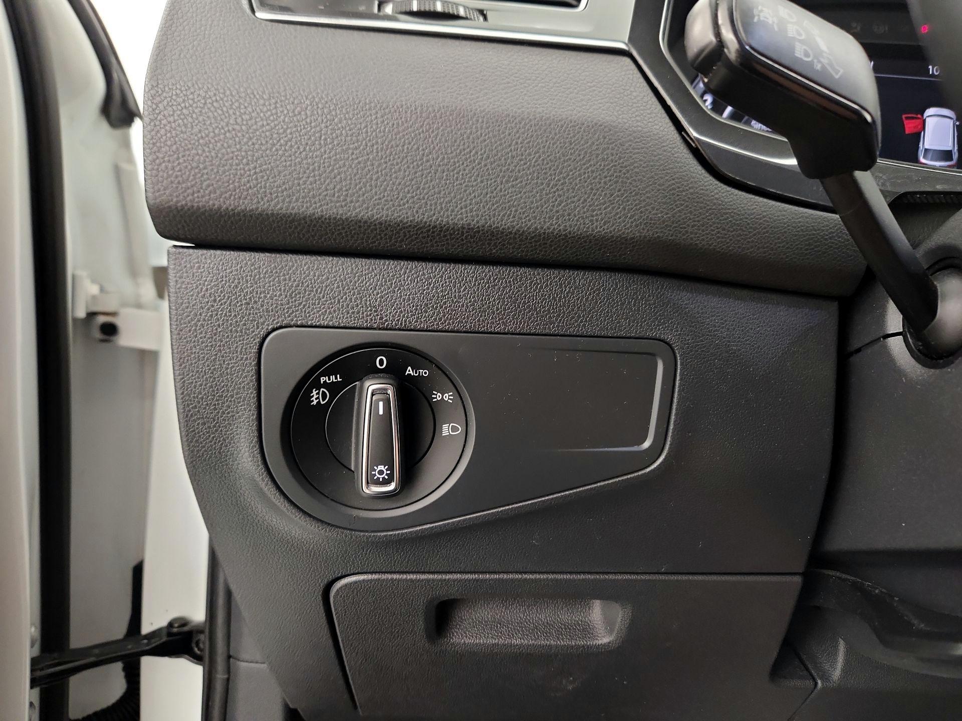 Thumbnail: 2018 Volkswagen Tiguan - 13