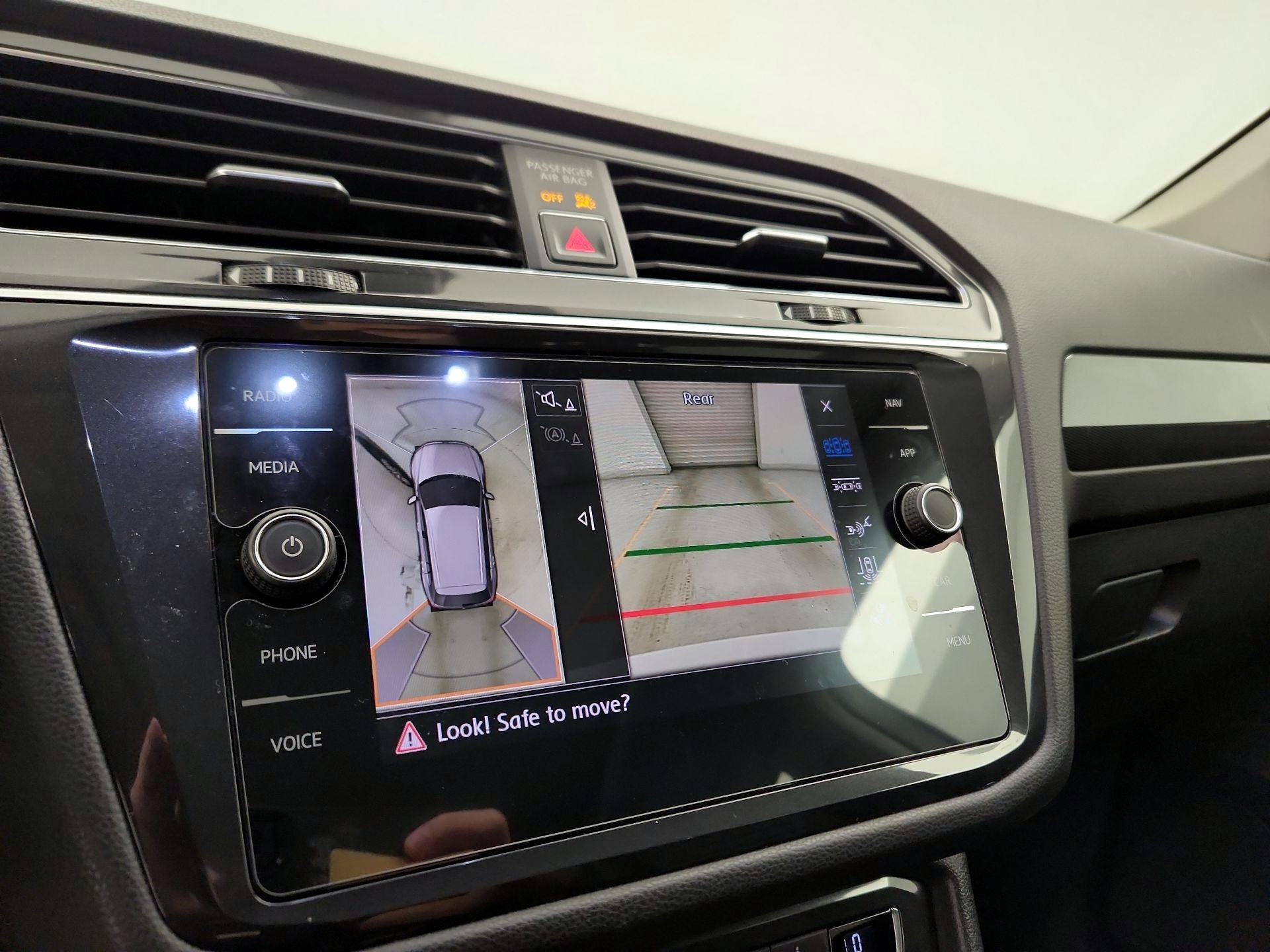 Thumbnail: 2018 Volkswagen Tiguan - 15