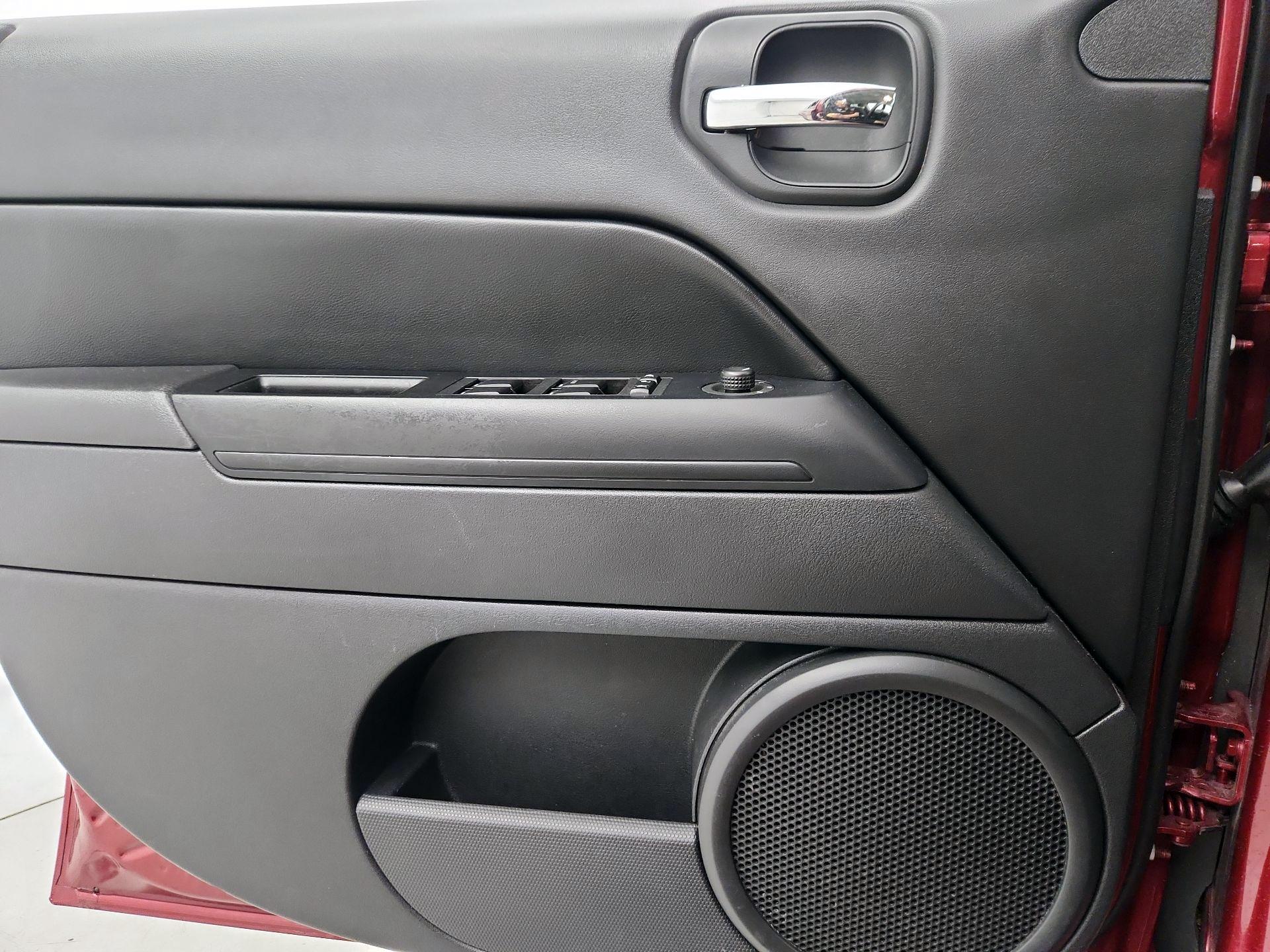 Thumbnail: 2015 Jeep Patriot - 12