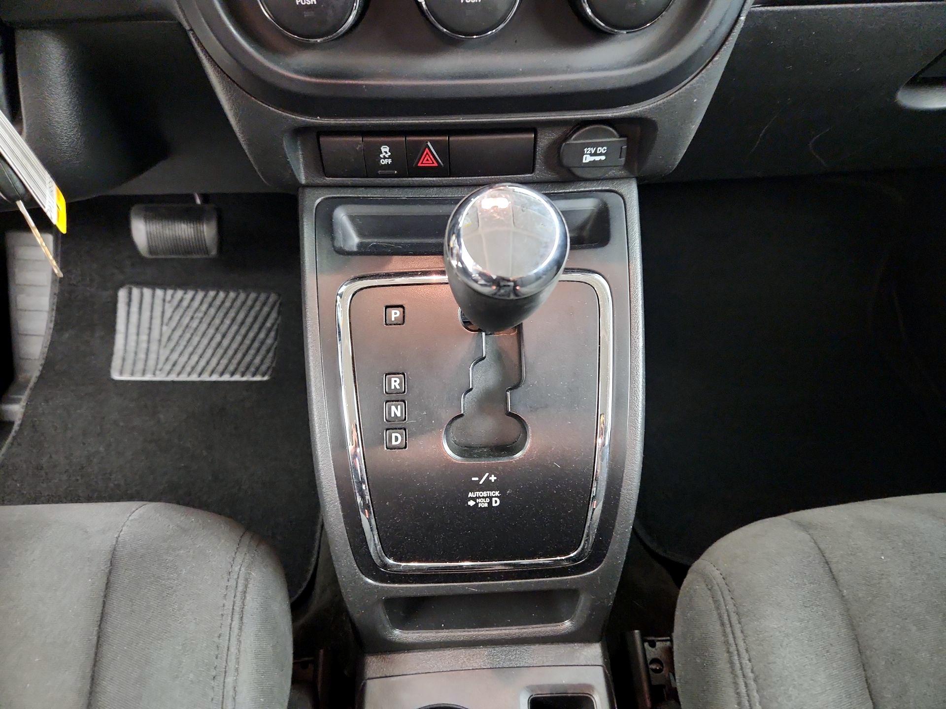Thumbnail: 2015 Jeep Patriot - 15