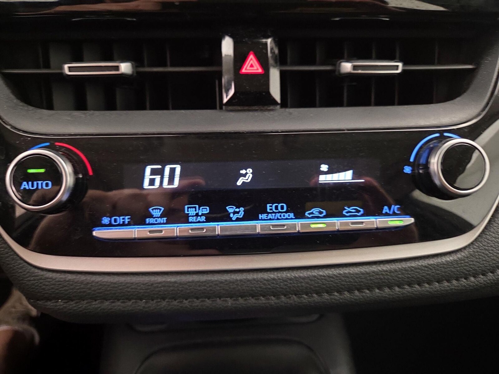 2022 Toyota Corolla XLE - Photo 18