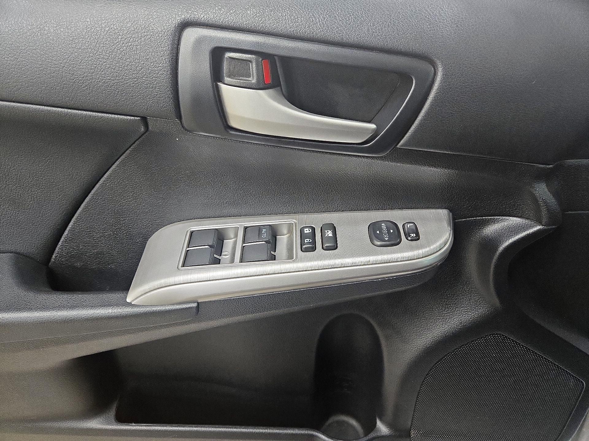 Thumbnail: 2014 Toyota Camry - 12
