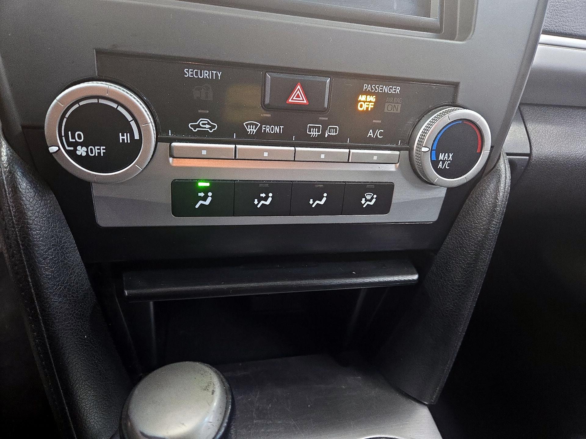 Thumbnail: 2014 Toyota Camry - 16