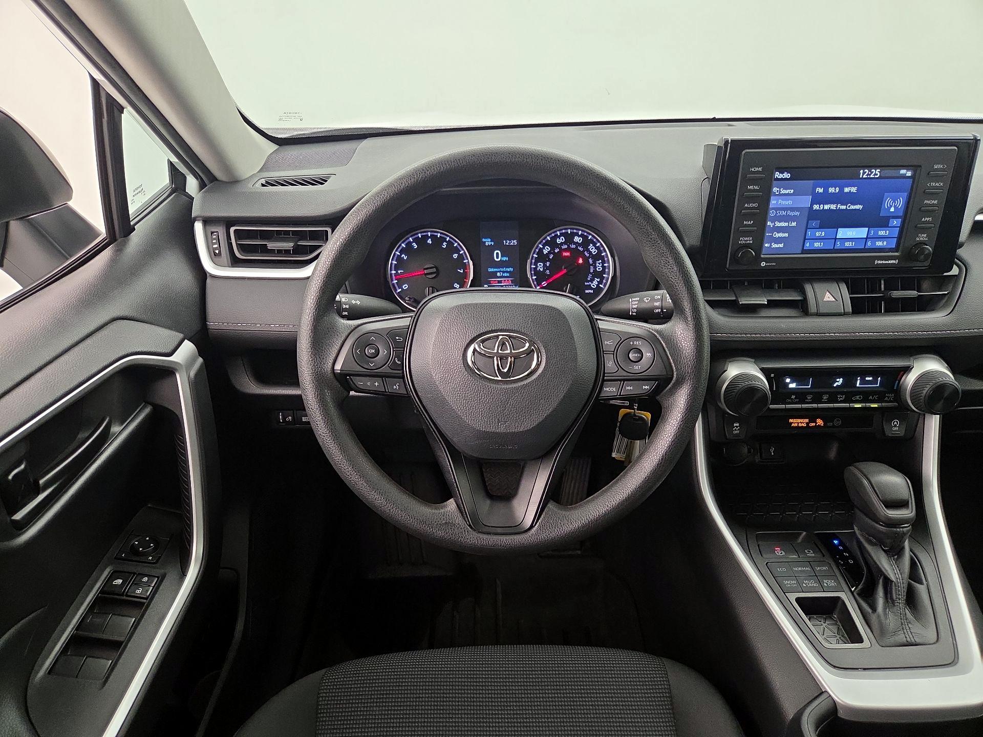 Thumbnail: 2022 Toyota RAV4 - 10