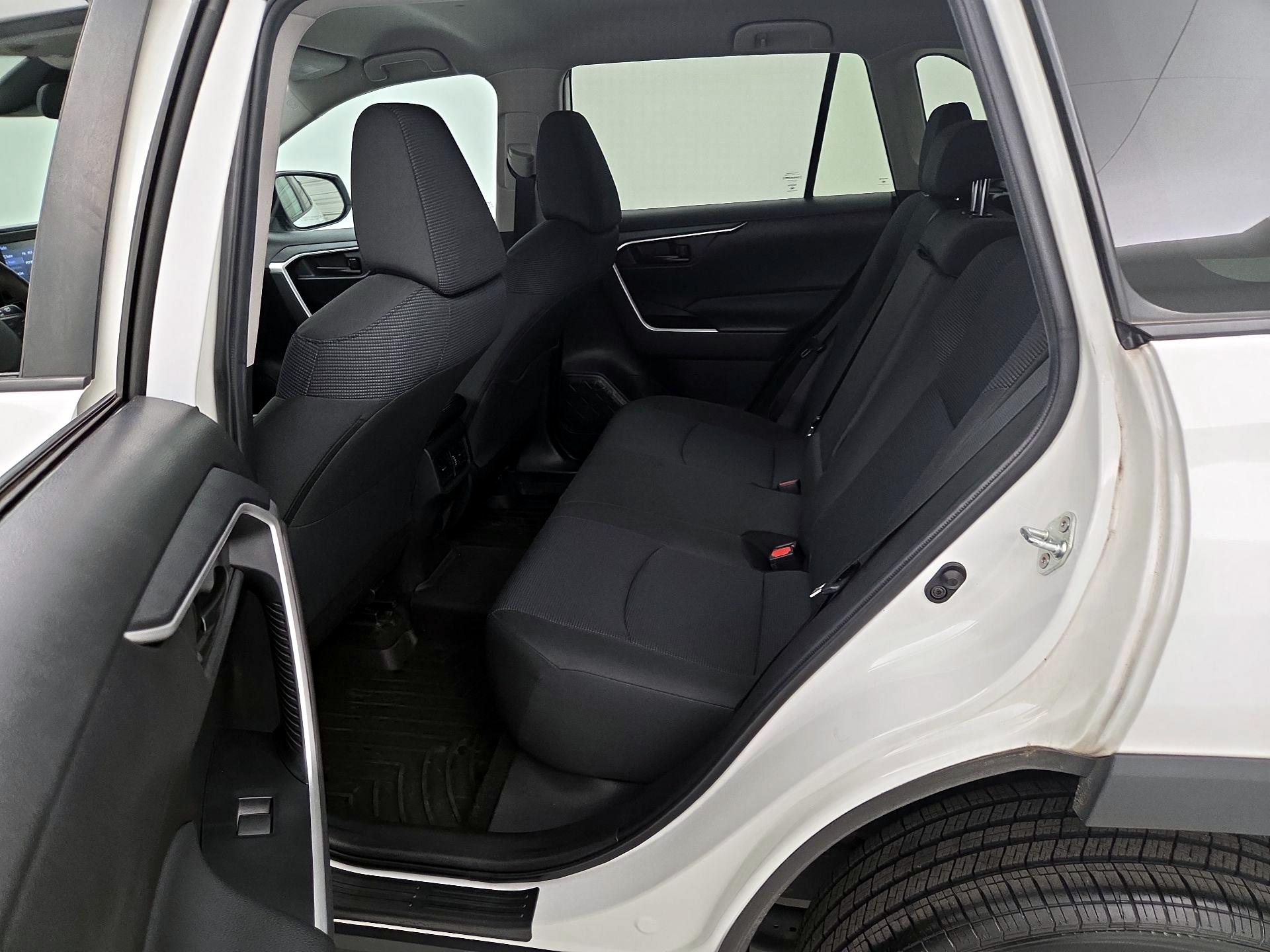 Thumbnail: 2022 Toyota RAV4 - 19