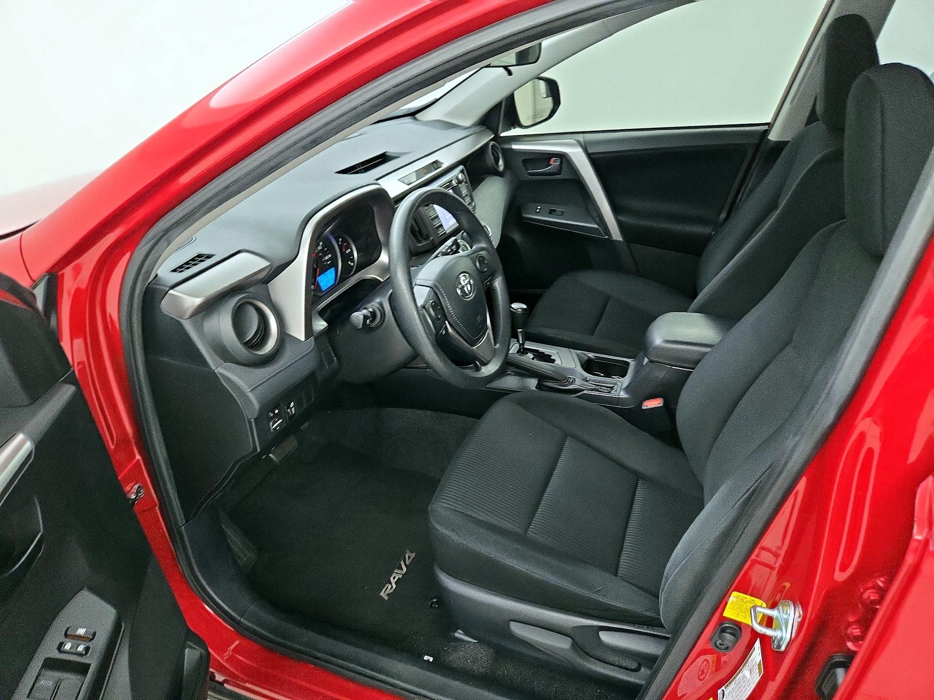 Thumbnail: 2016 Toyota RAV4 - 11