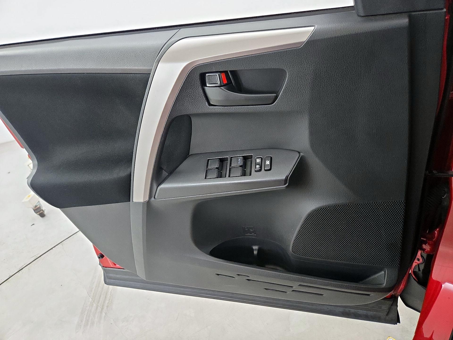 Thumbnail: 2016 Toyota RAV4 - 12