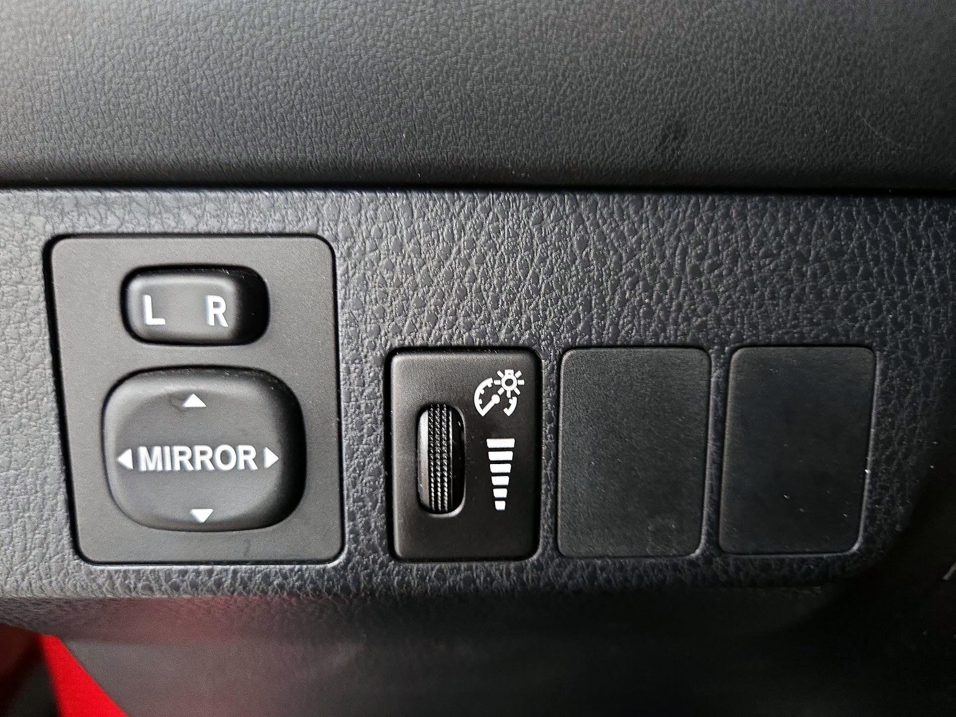 Thumbnail: 2016 Toyota RAV4 - 13
