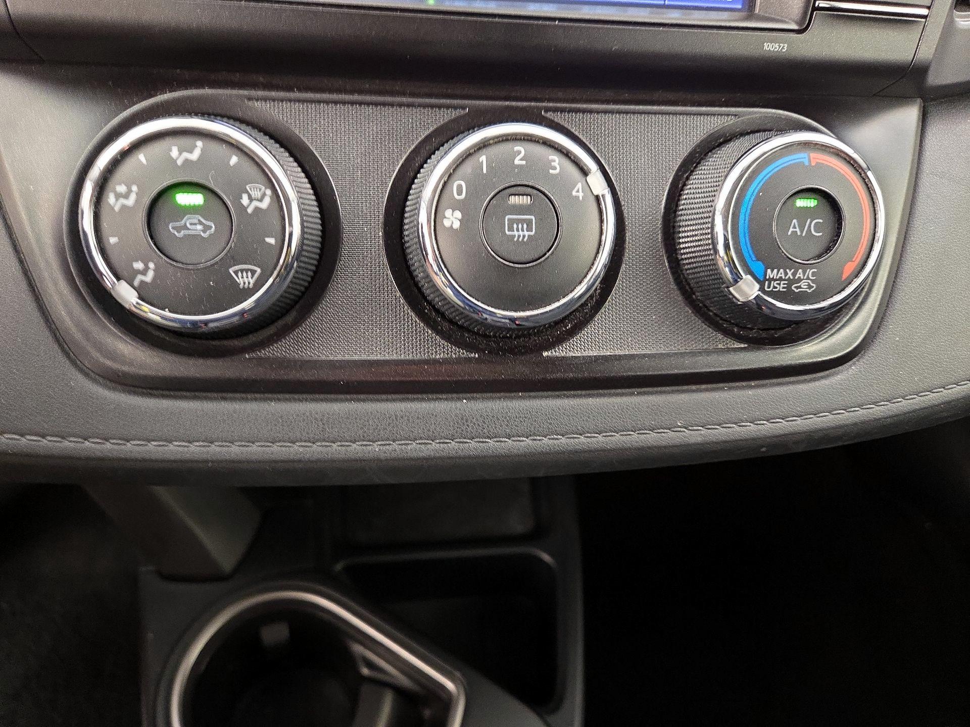 Thumbnail: 2016 Toyota RAV4 - 16