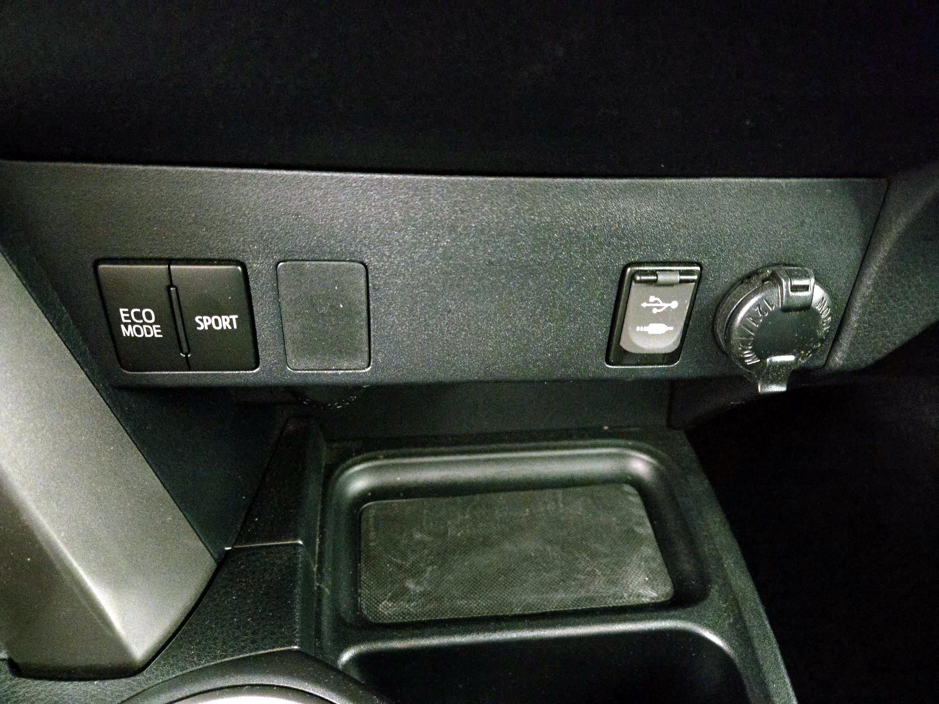 Thumbnail: 2016 Toyota RAV4 - 18