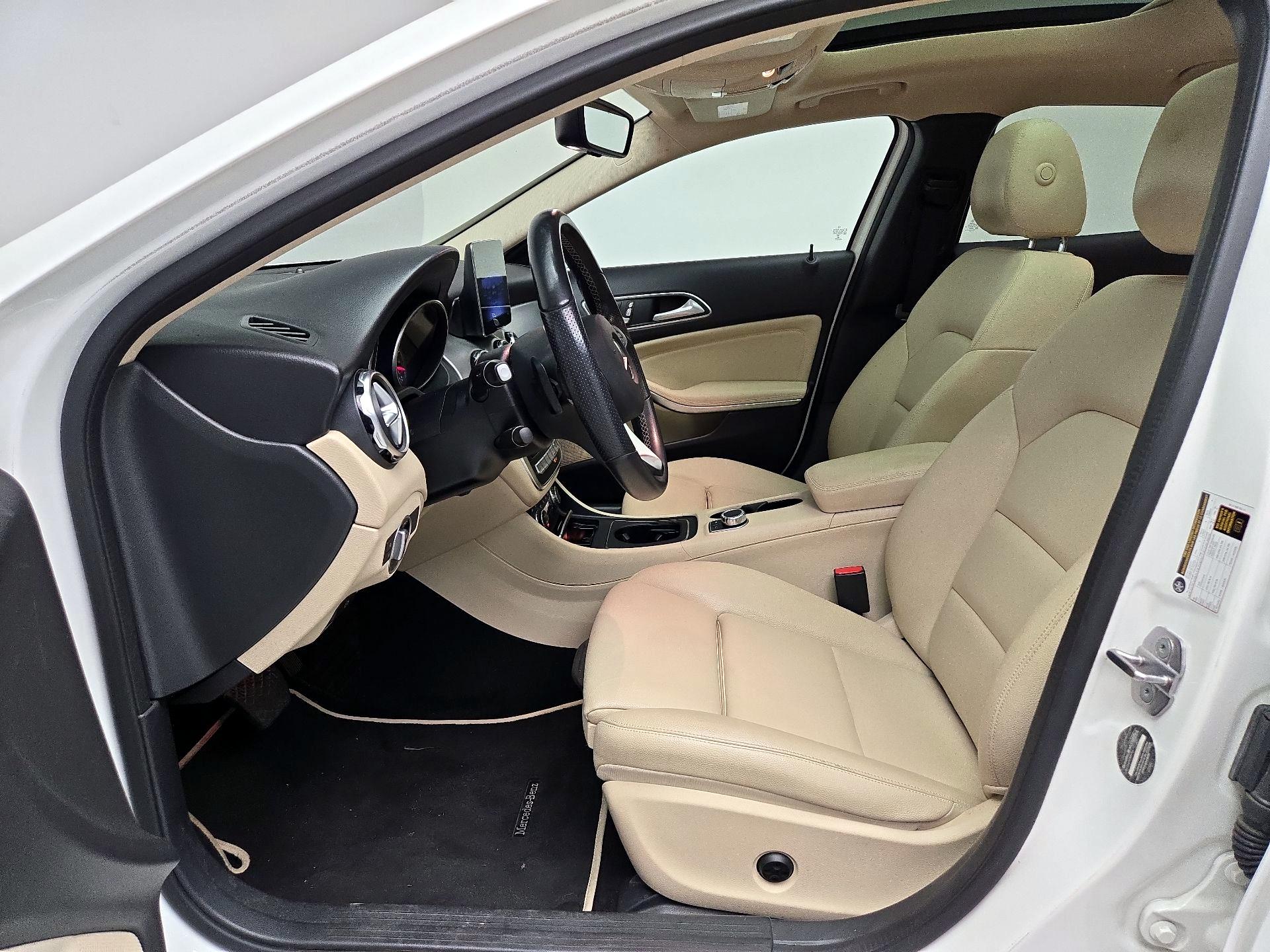 Thumbnail: 2020 Mercedes-Benz GLA - 11