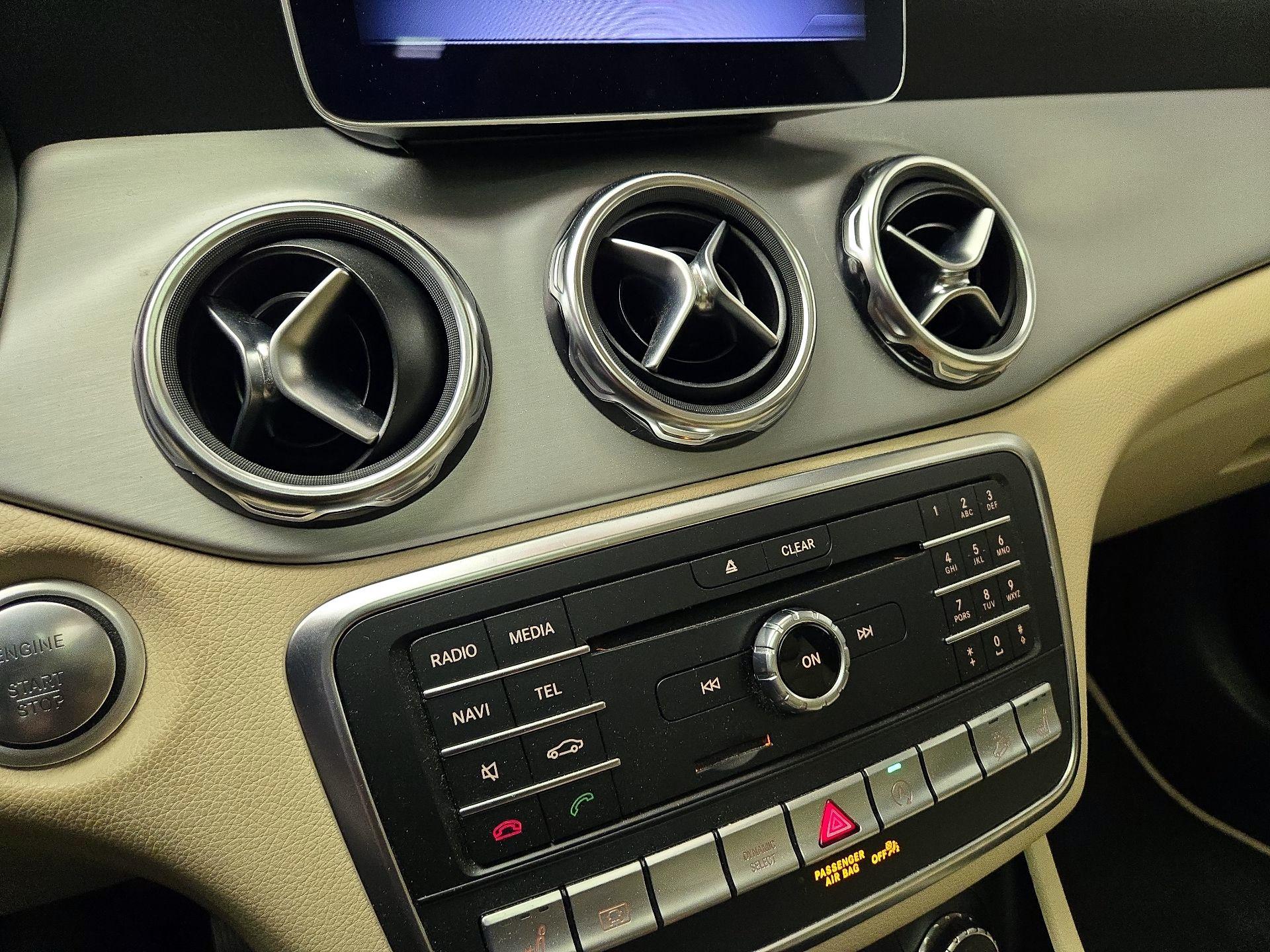 Thumbnail: 2020 Mercedes-Benz GLA - 16