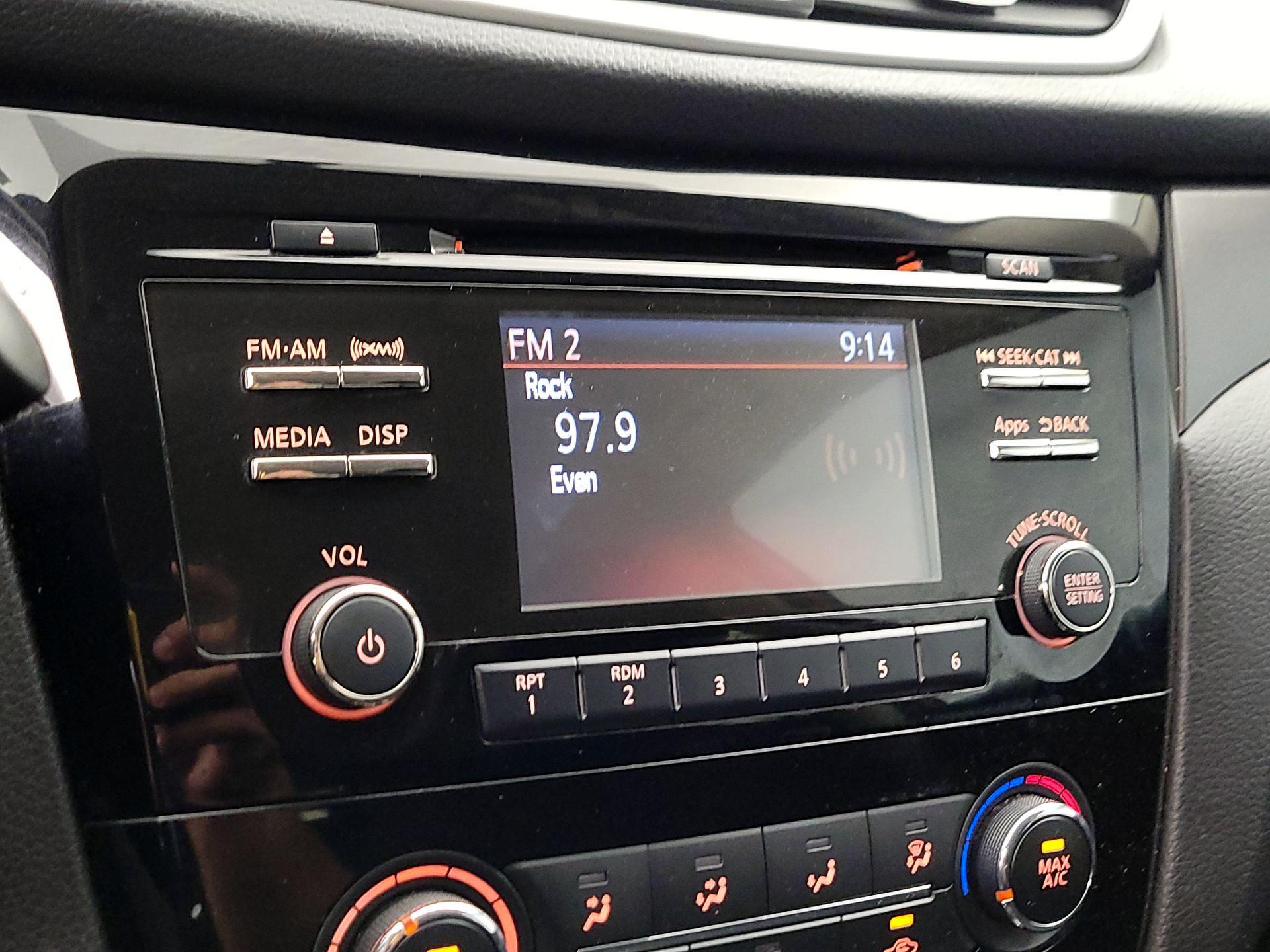 Thumbnail: 2016 Nissan Rogue - 15