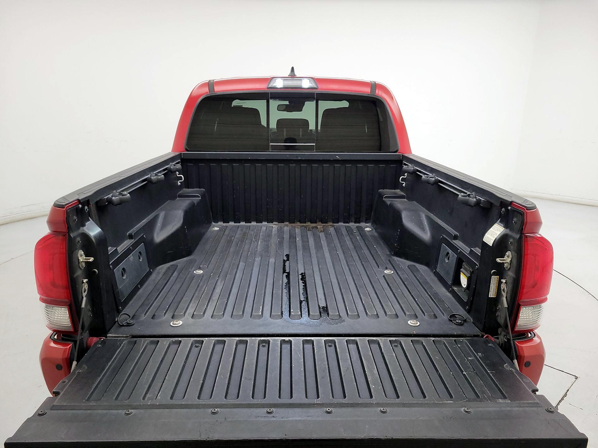 Thumbnail: 2018 Toyota Tacoma - 20