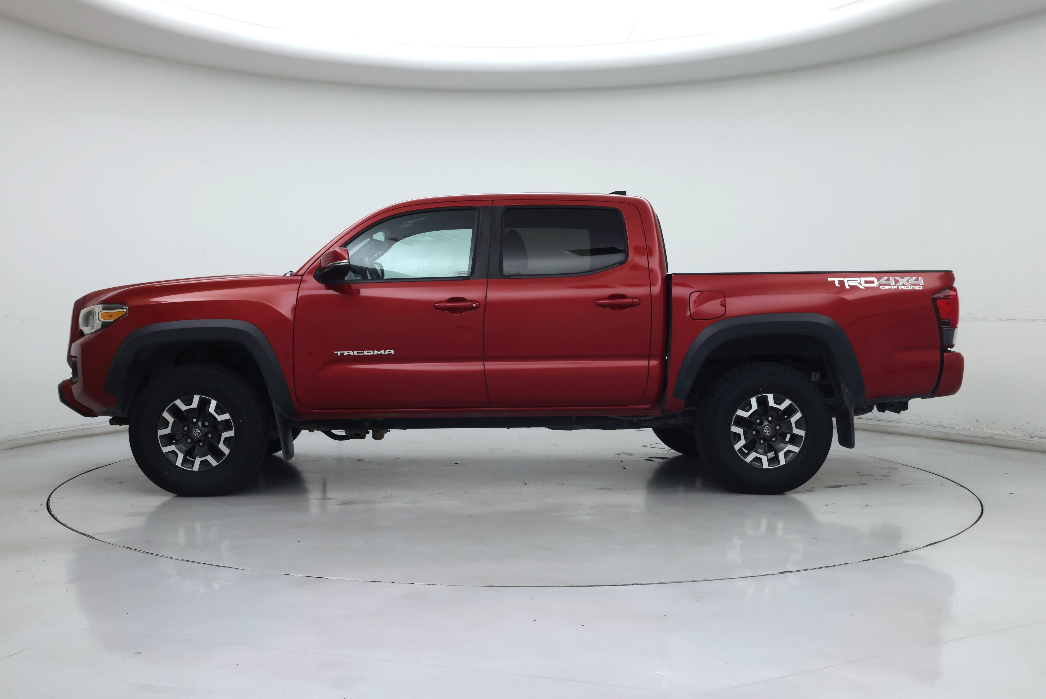 Thumbnail: 2018 Toyota Tacoma - 3