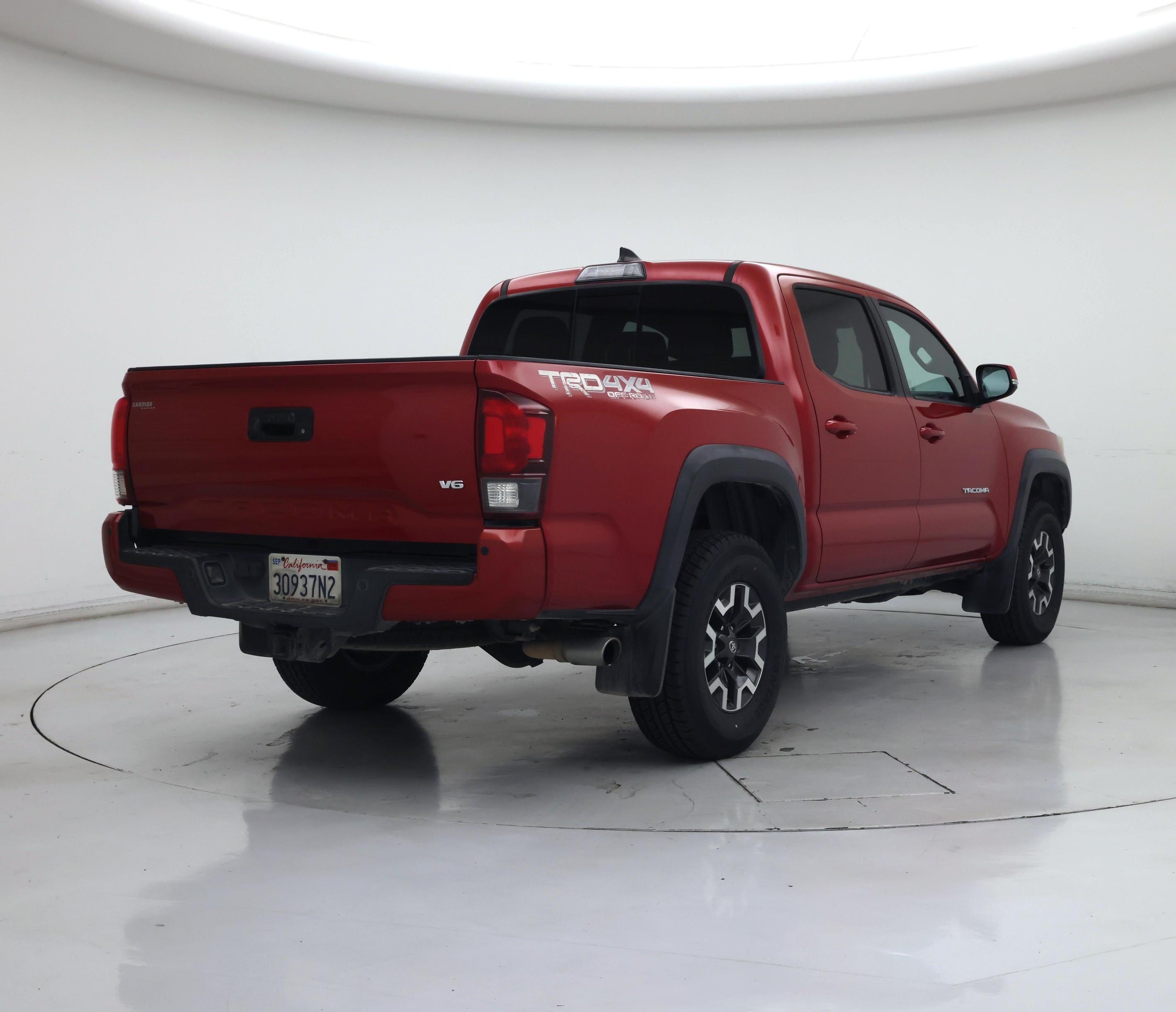 Thumbnail: 2018 Toyota Tacoma - 8