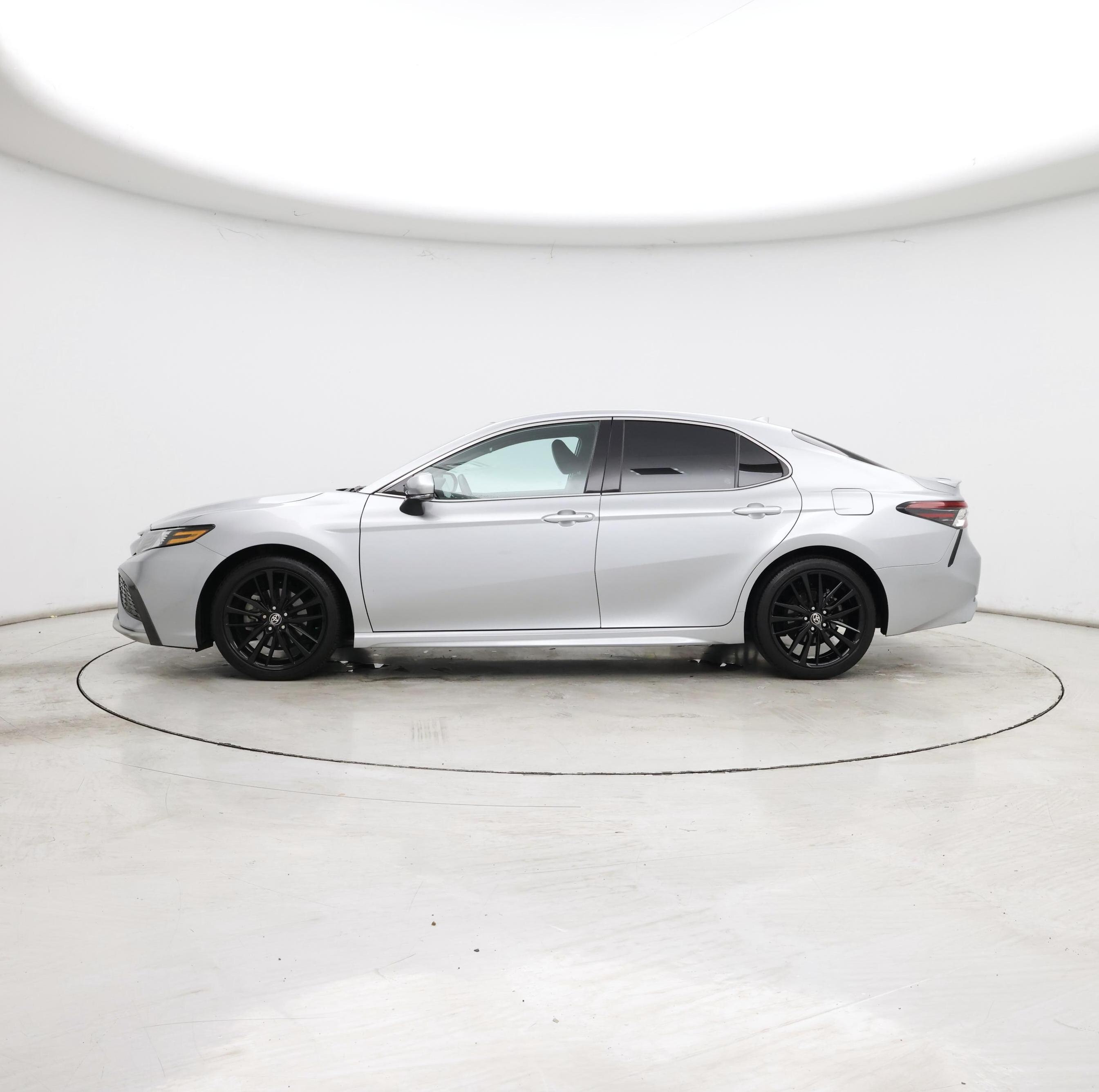 Thumbnail: 2021 Toyota Camry - 3