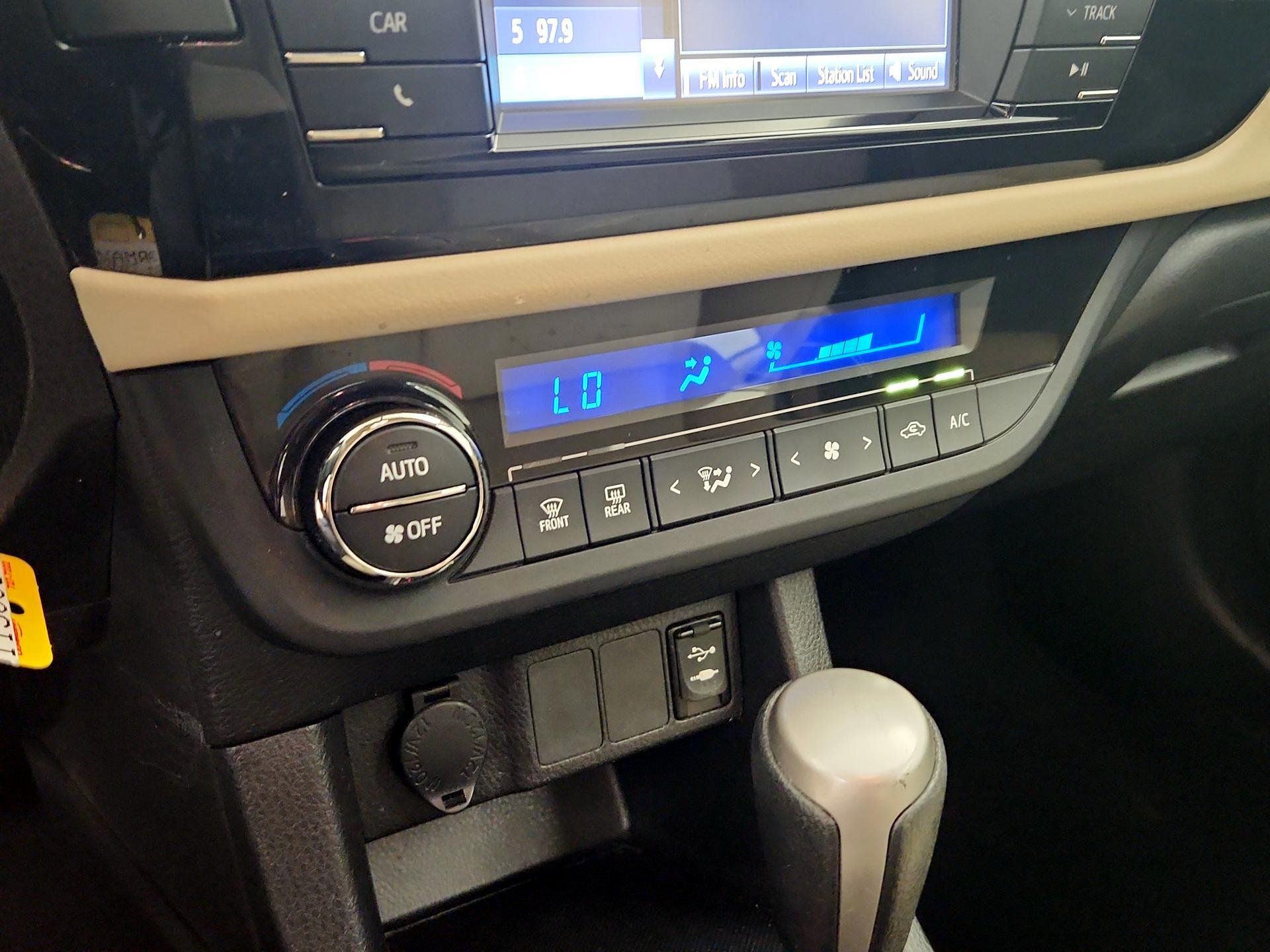 Thumbnail: 2016 Toyota Corolla - 16